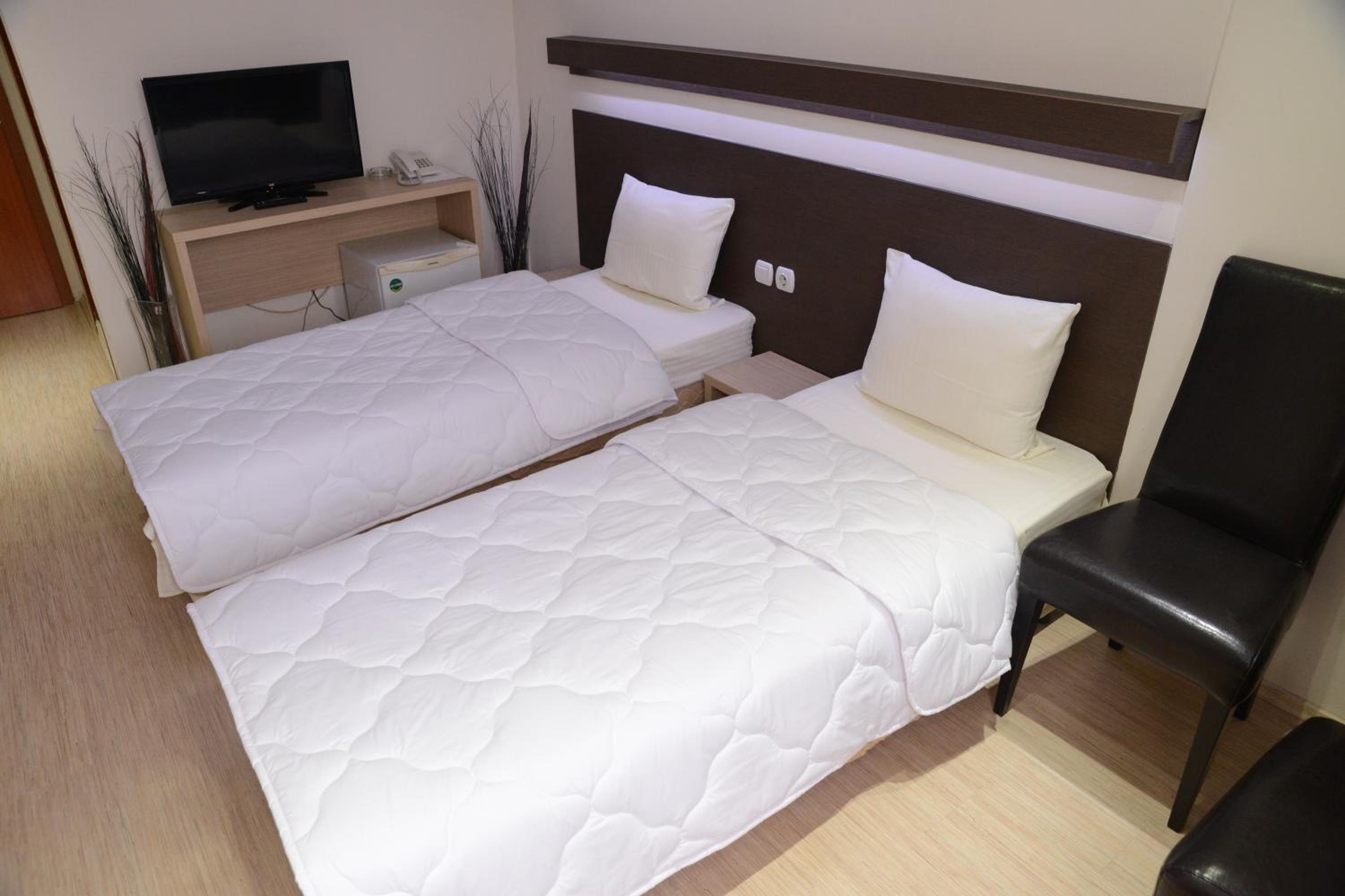 Twin Room - Photo 8