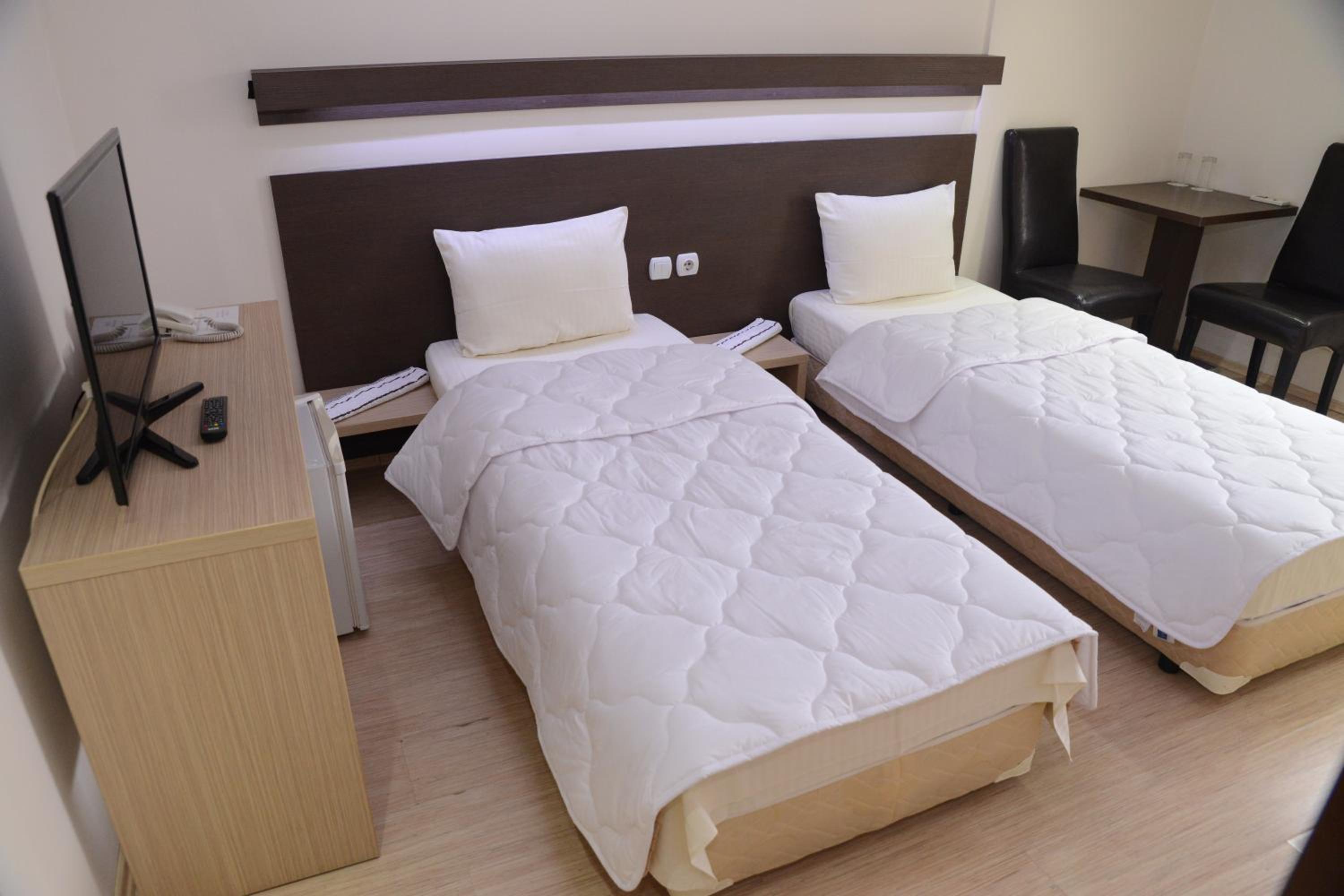Twin Room - Photo 7