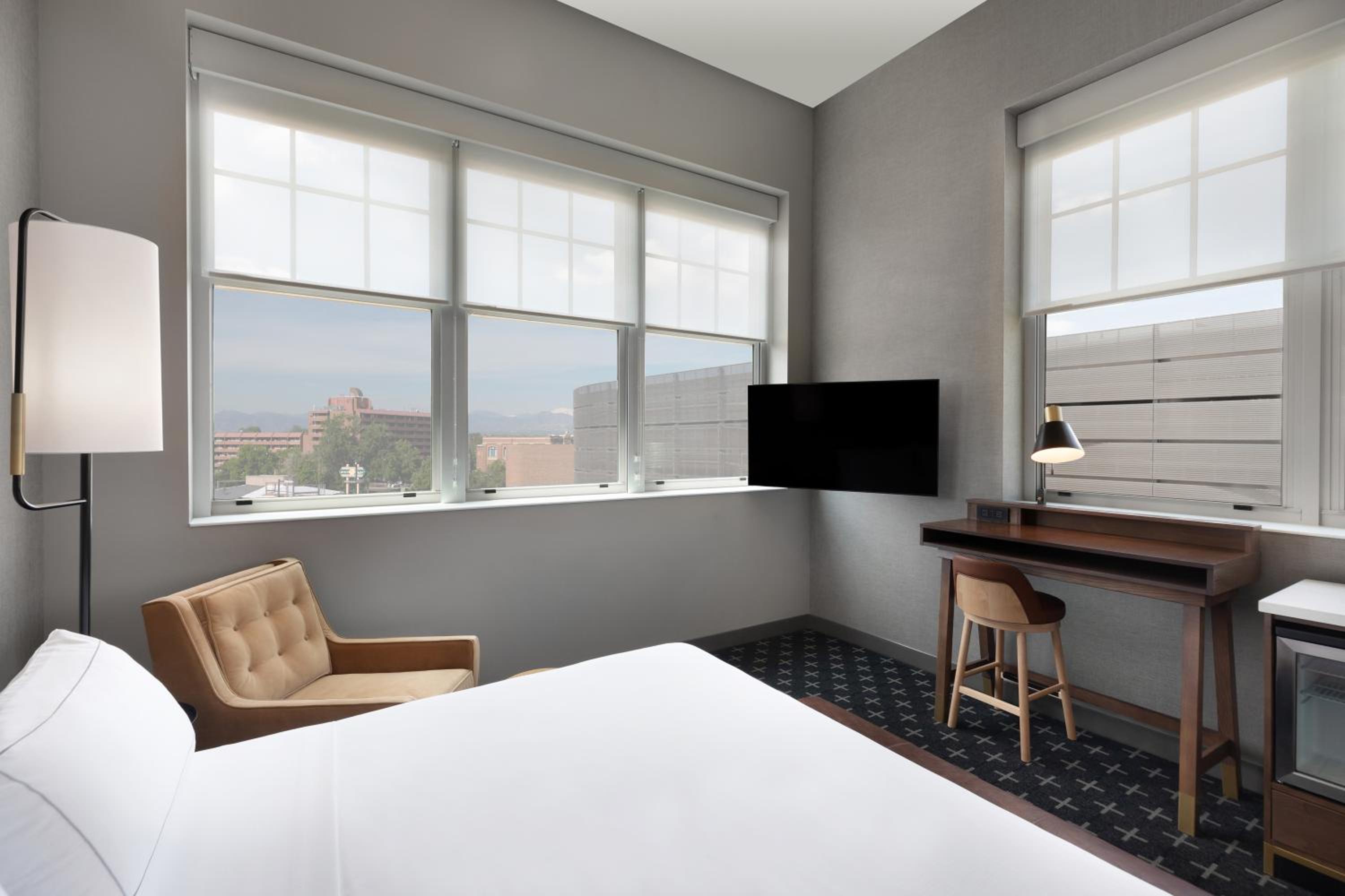 Corner King Room with Mountain View - Photo 4