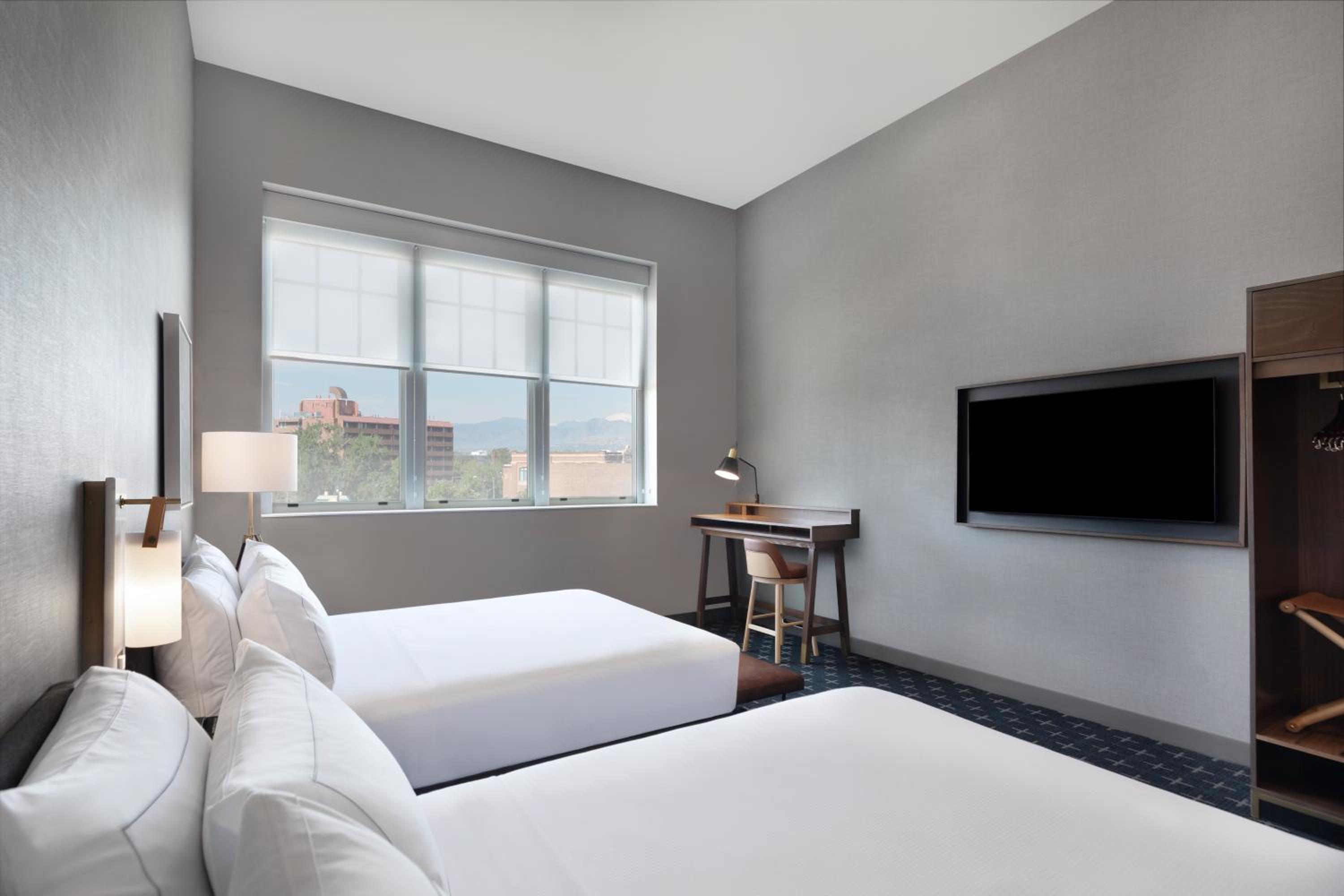 Standard Queen Room with Two Queen Beds - Photo 7