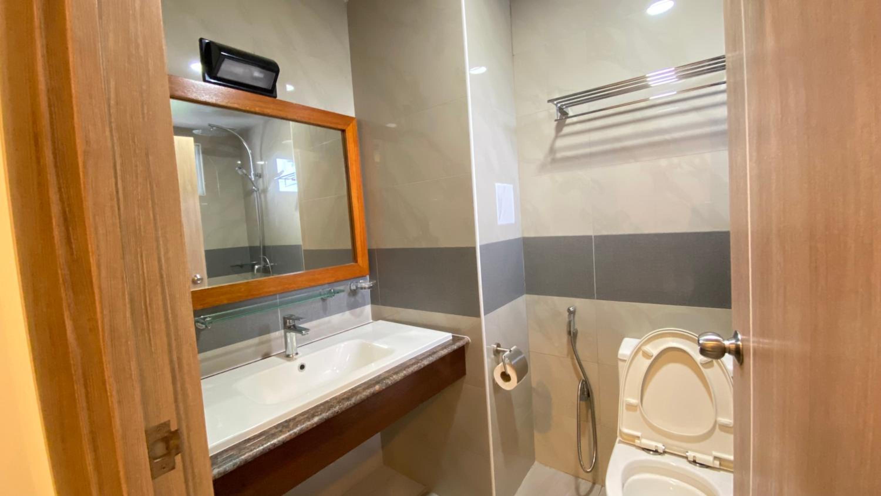 Deluxe Double Room with Balcony - Photo 3