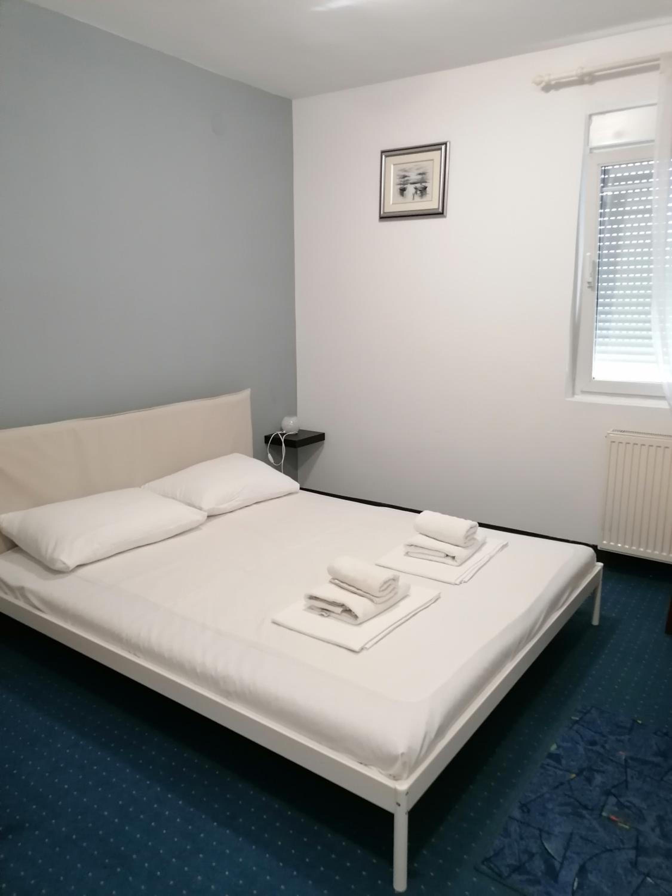 Economy Double Room photo 2