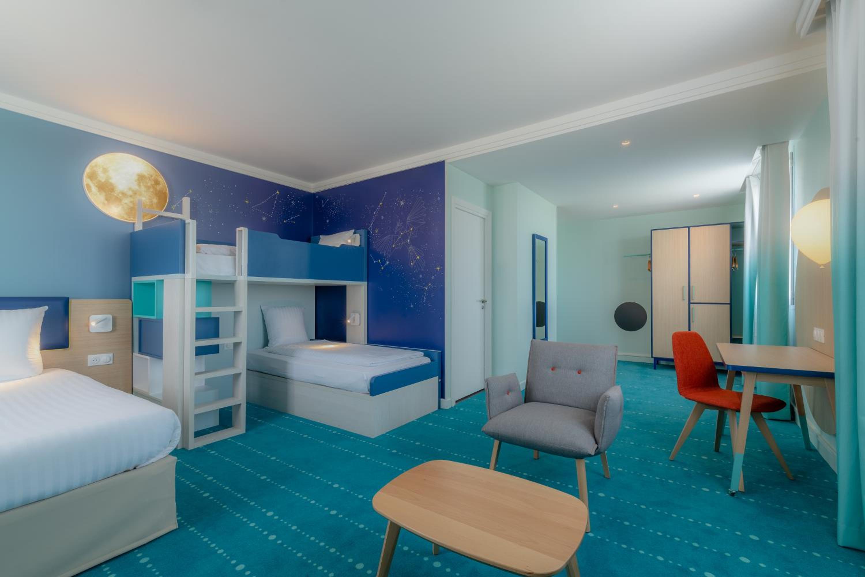 Relax in our stylish, family-friendly hotel room!