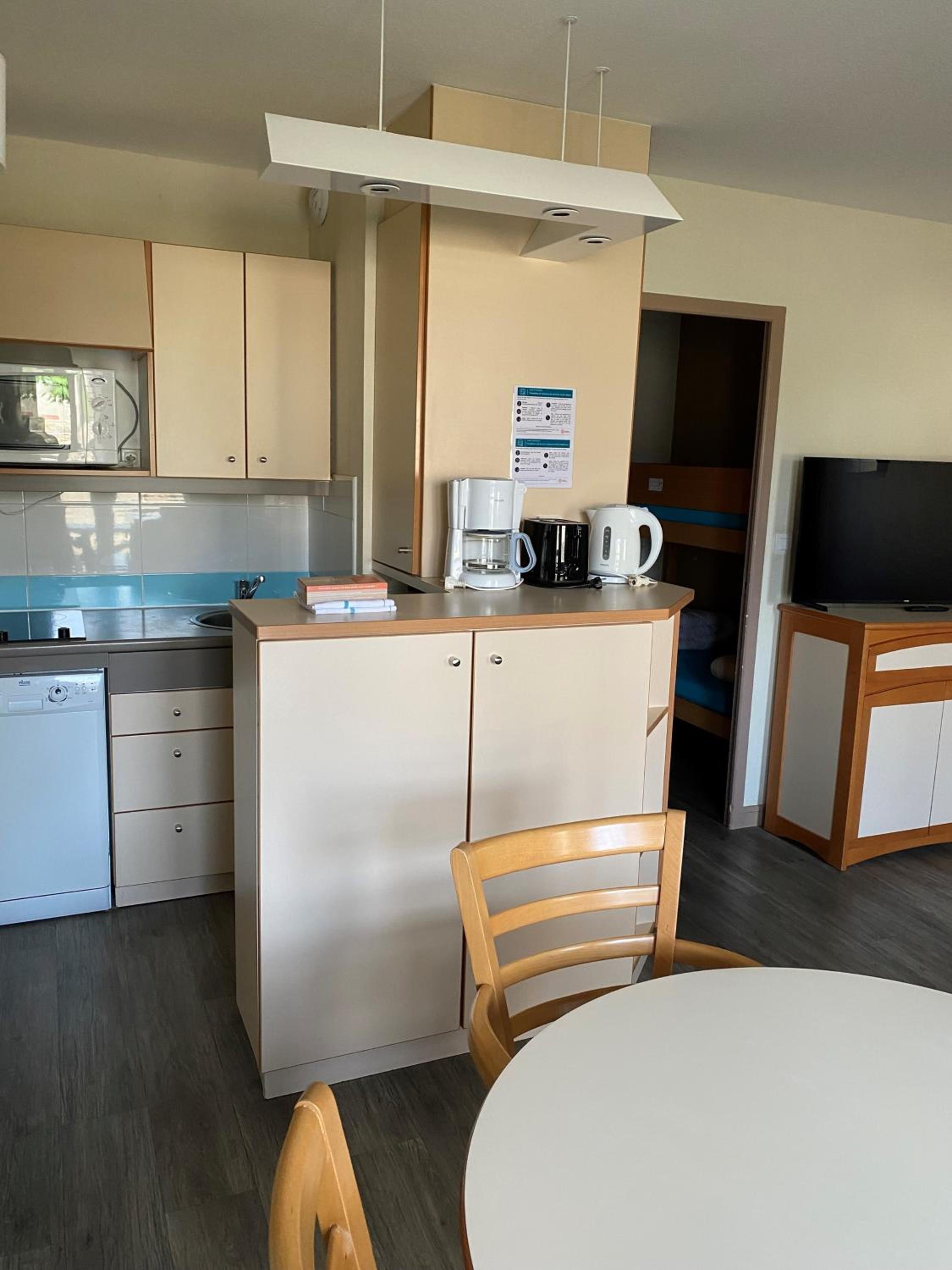 Standard Studio with Sleeping Alcove and Terrace or Balcony (4 People) - Photo 7