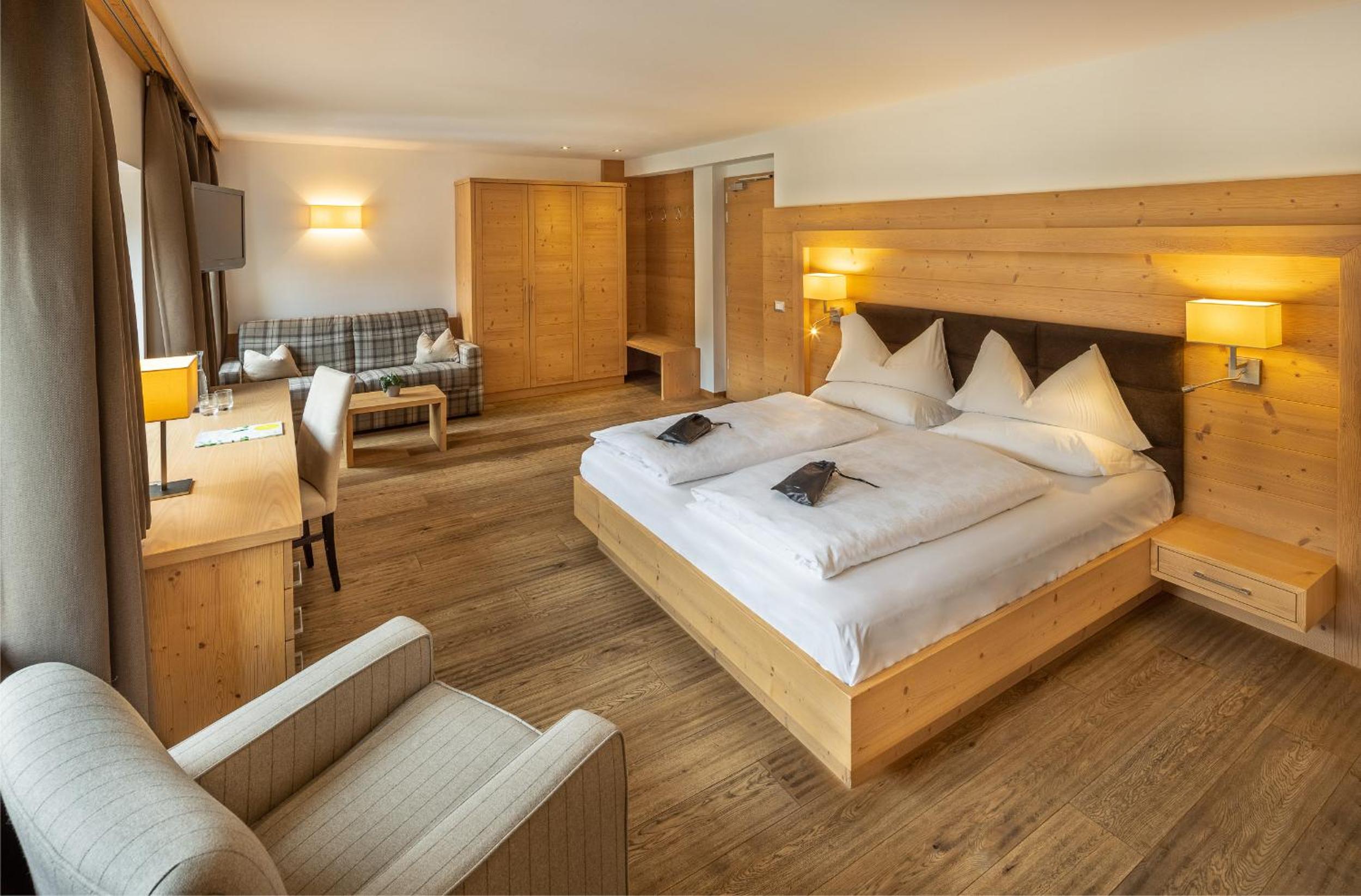 Junior Suite (4 Adults) - Photo 1