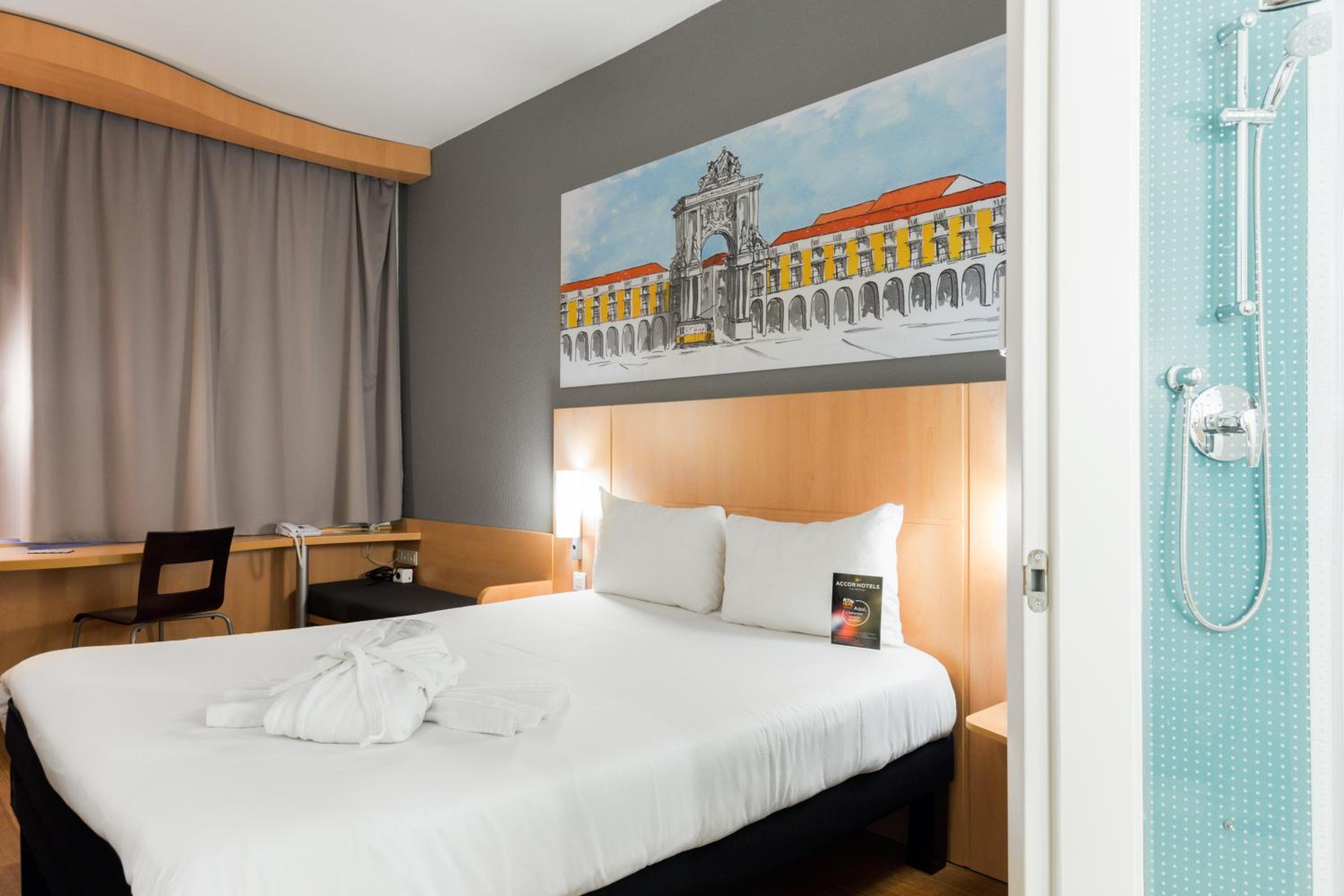 Premium Double Room thumbnail 5