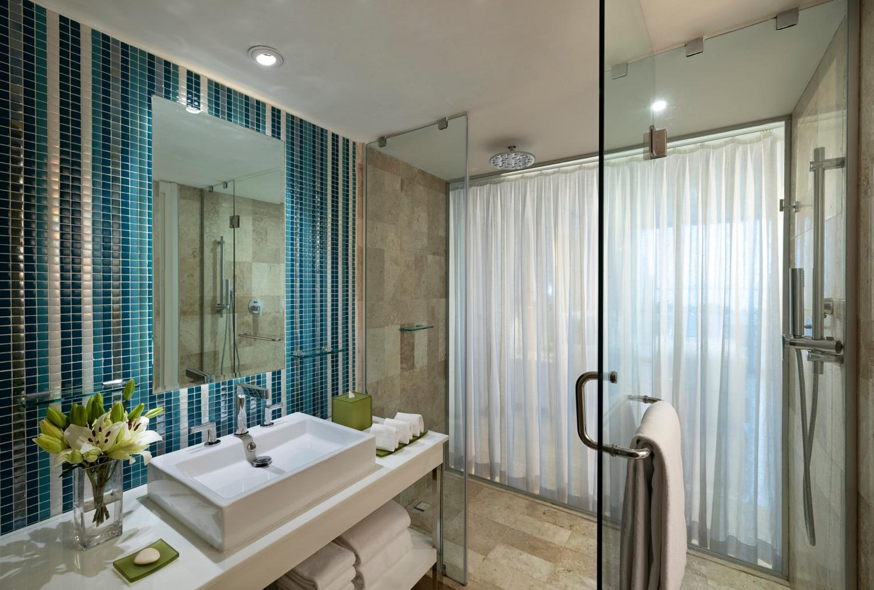 Grand Junior Suite Ocean View thumbnail 6