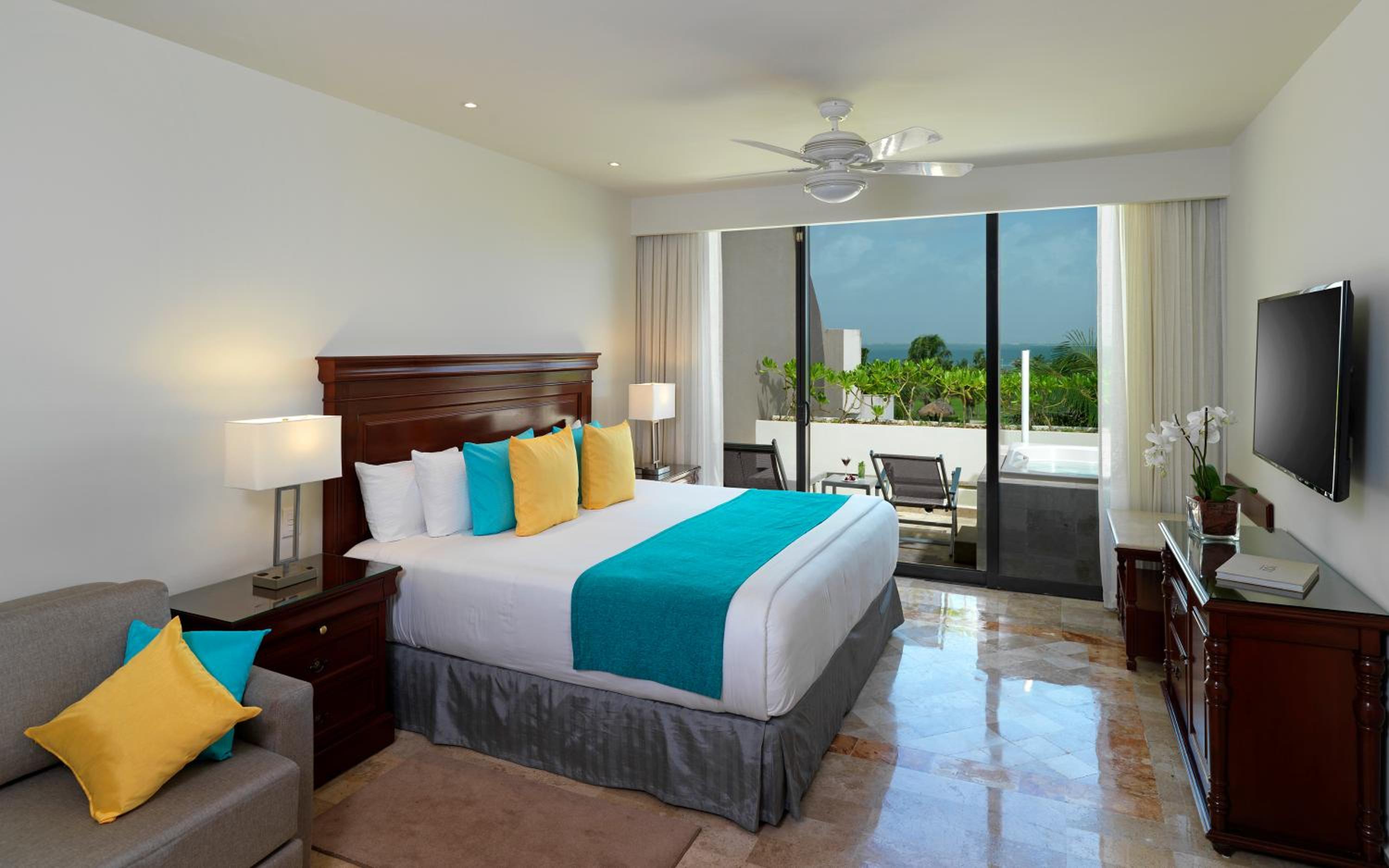 Premium Junior Suite Sunset View thumbnail 6