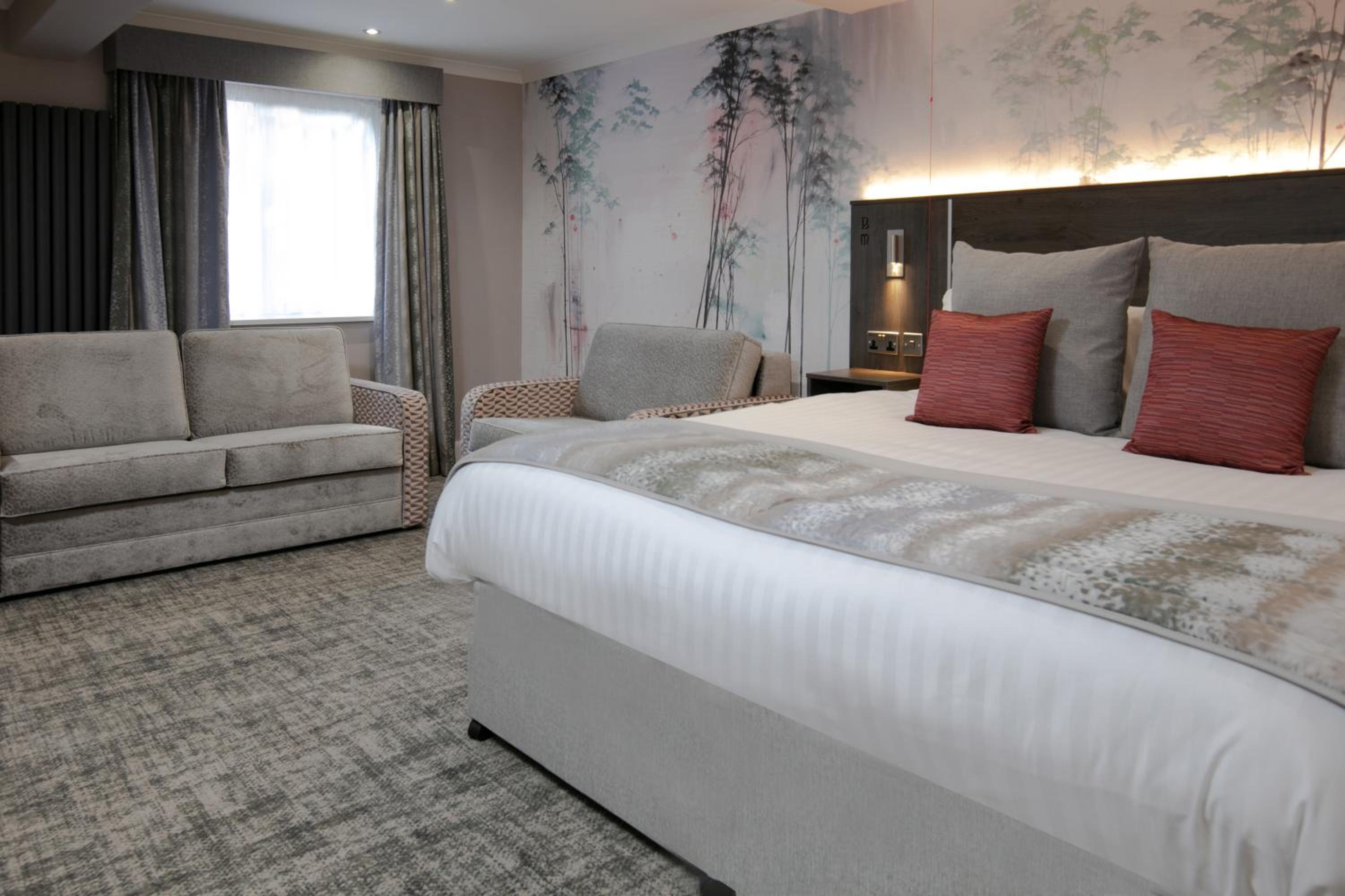 Executive King Room with Walk-In Shower - Mobility Accessible/Non-Smoking - Photo 3