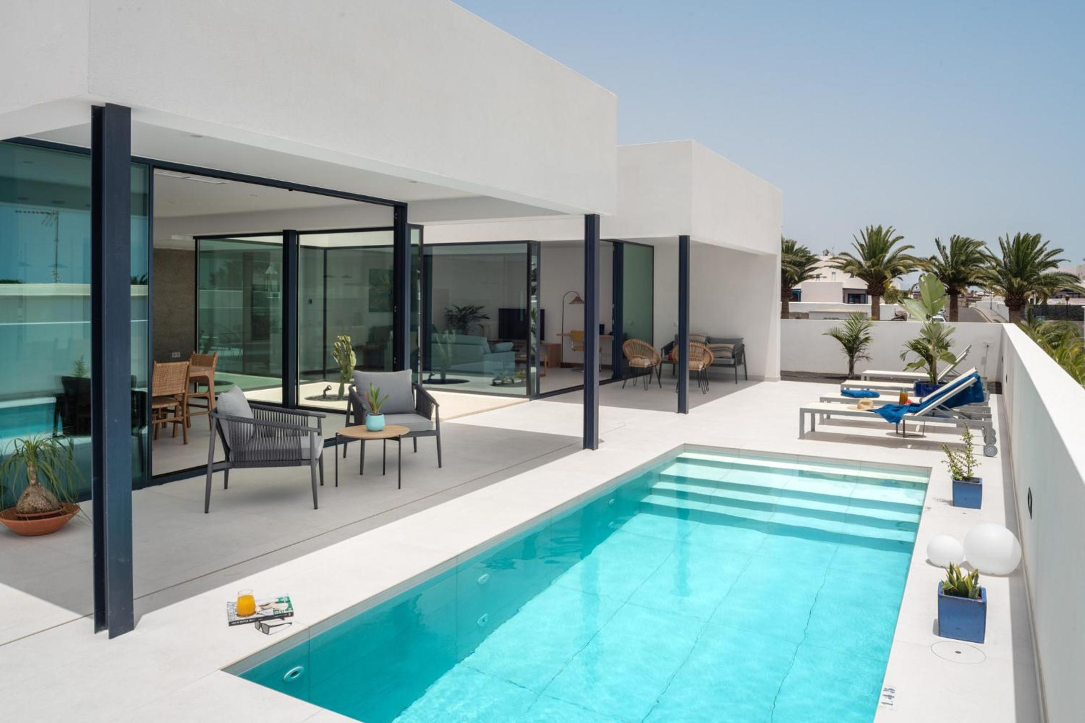 Three-Bedroom Villa photo 3