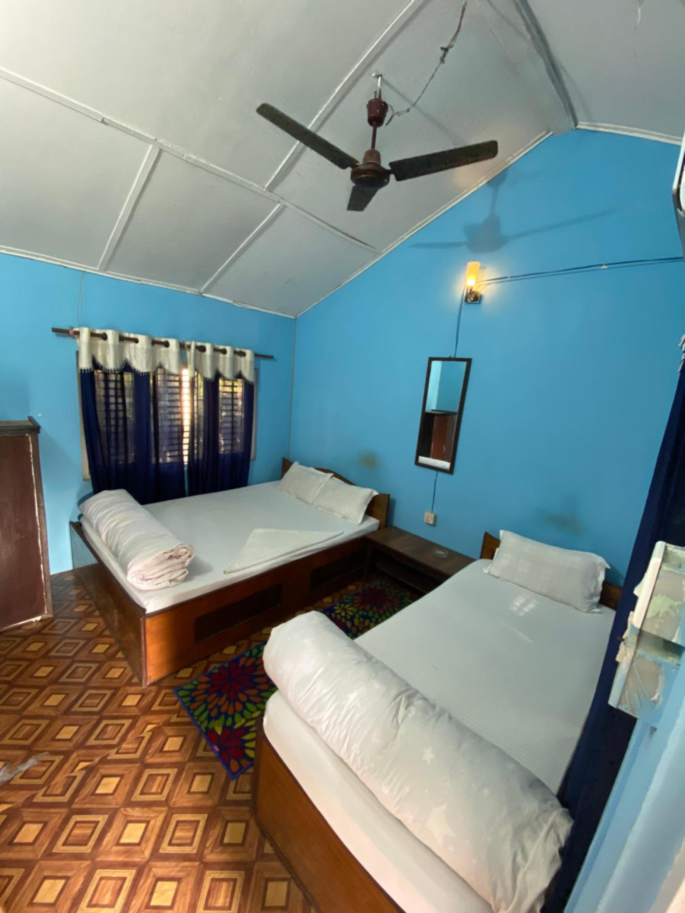 Single Room with Bathroom photo 2
