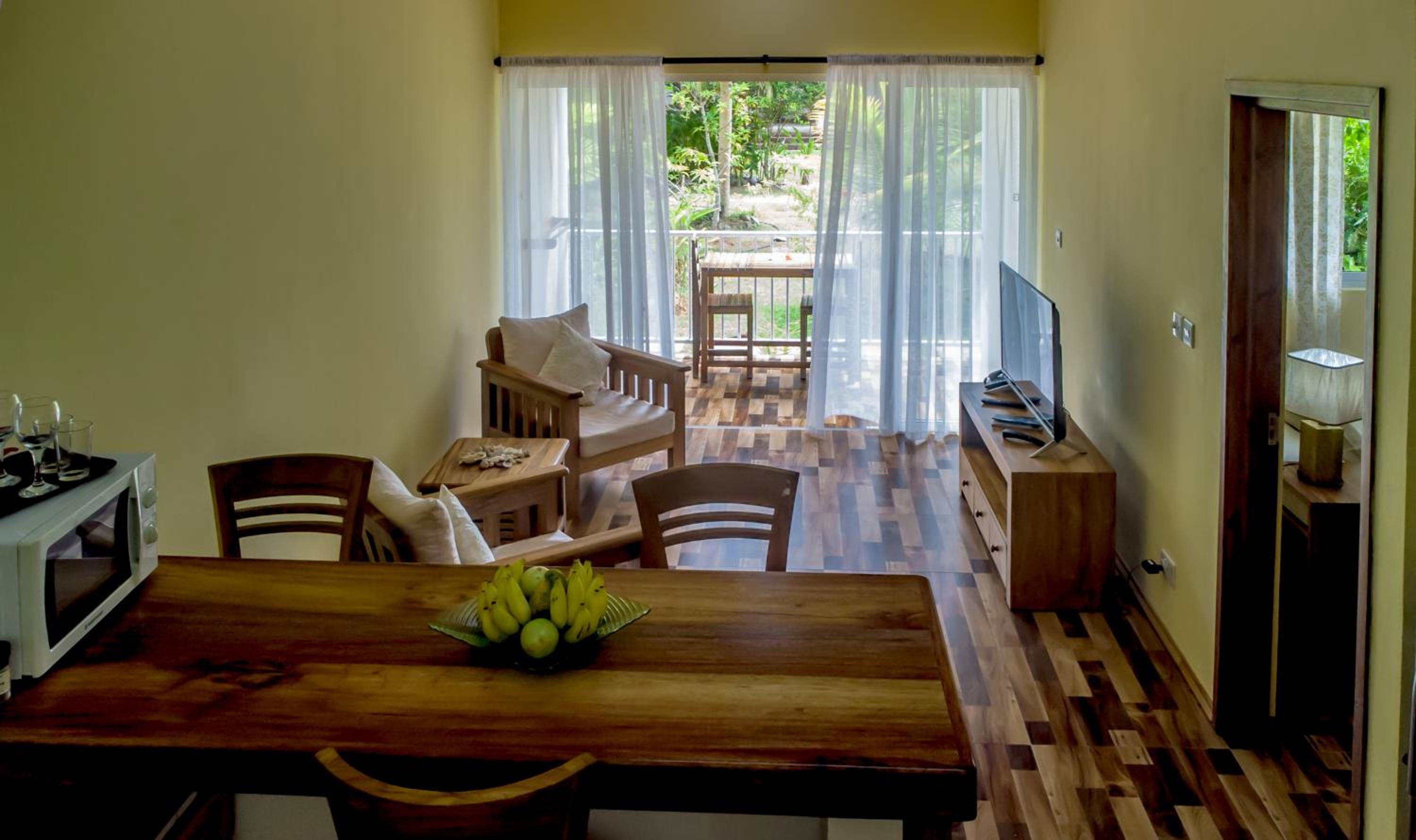 Apartment with Garden View