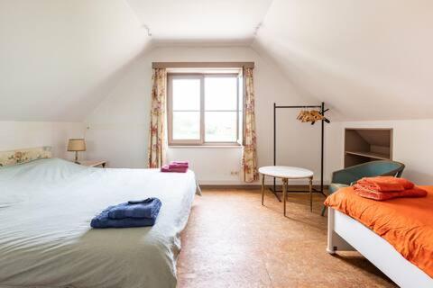 Five-Bedroom House photo 2