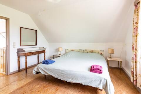 Five-Bedroom House photo 1