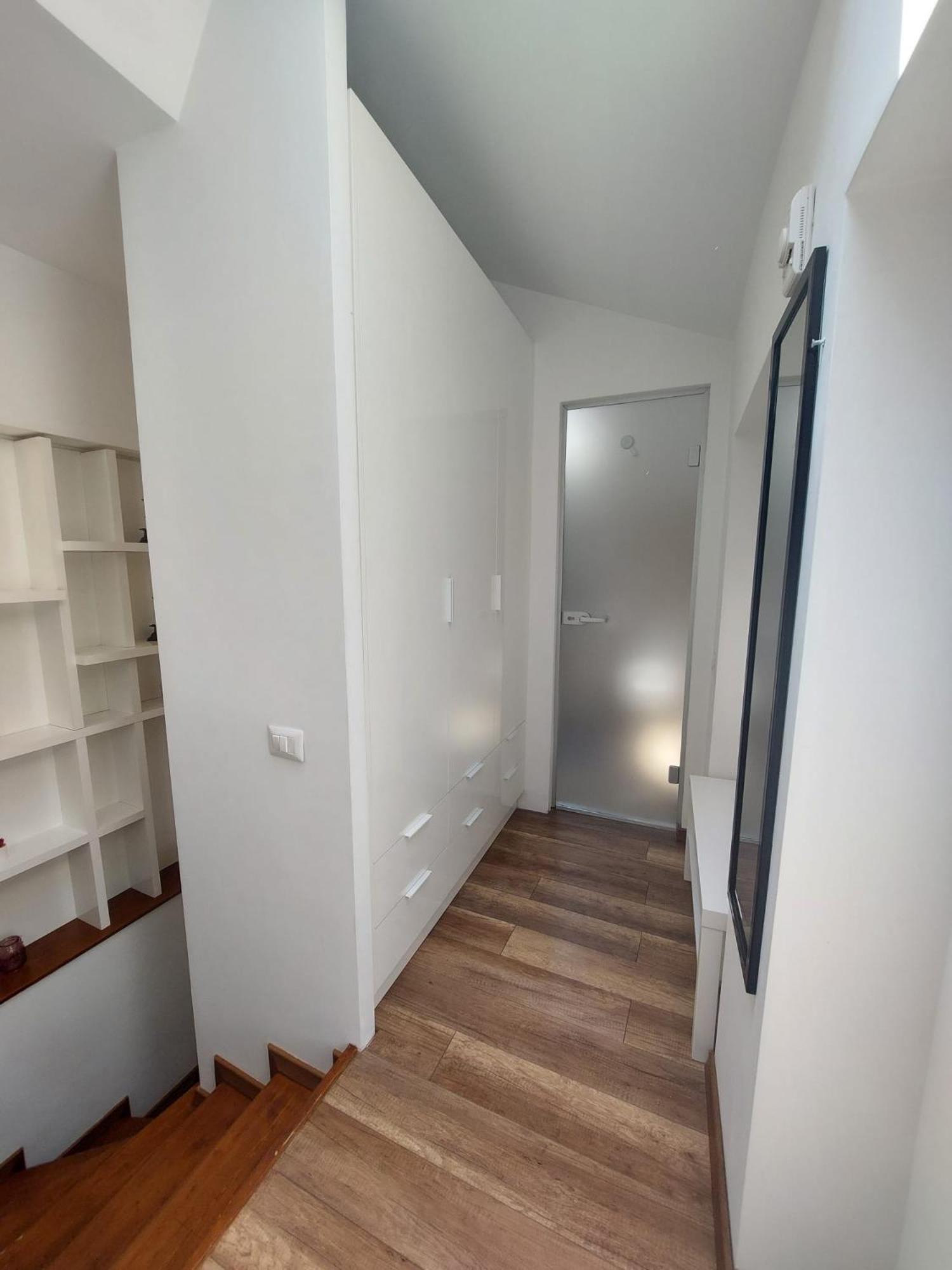One-Bedroom Apartment - Photo 1