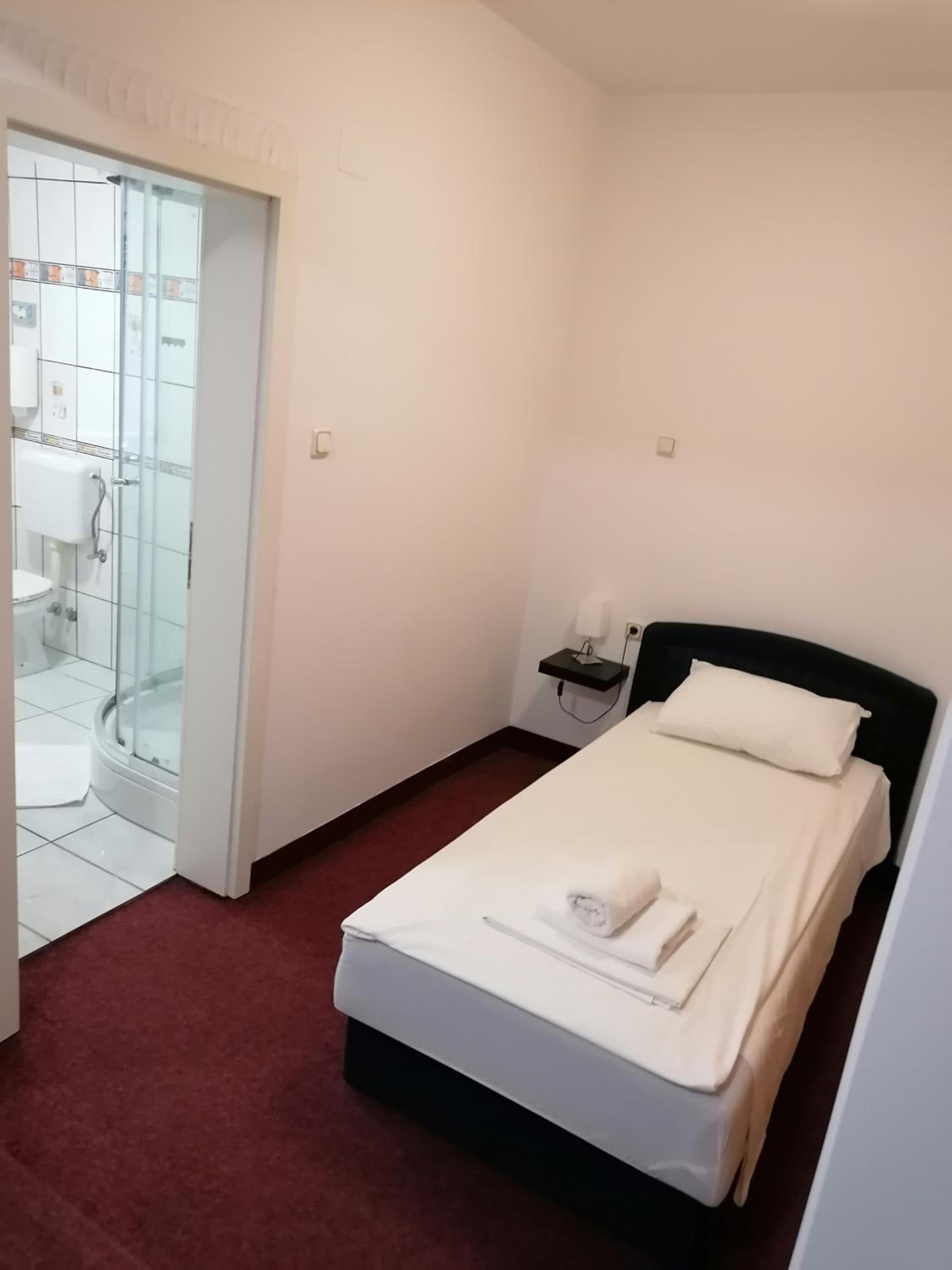 Standard Triple Room photo 3
