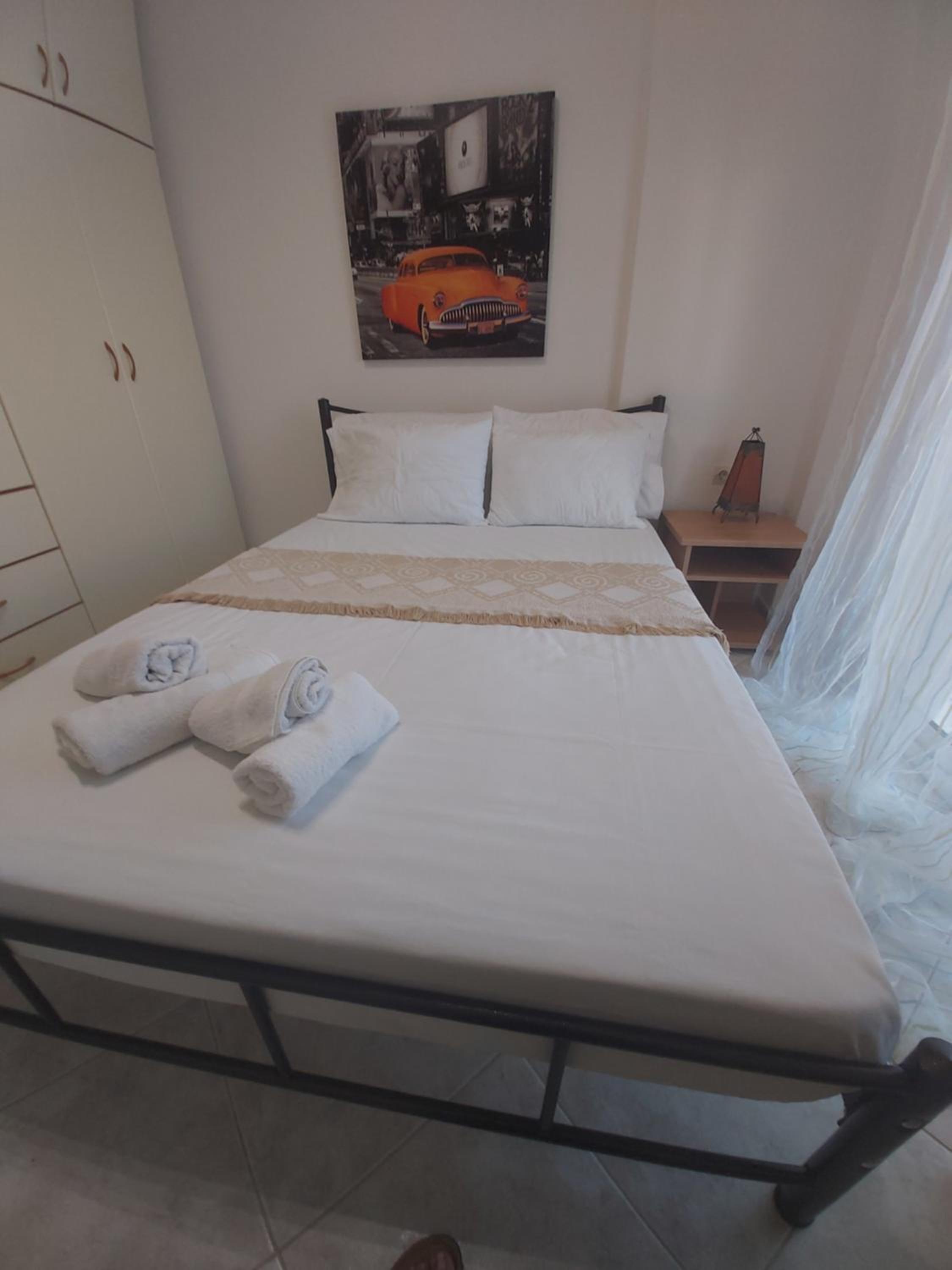 One-Bedroom Apartment photo 1
