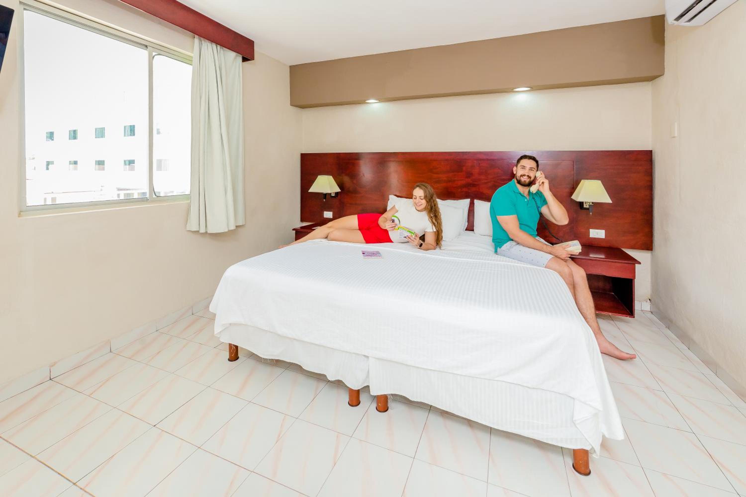 Standard King Room - Photo 4