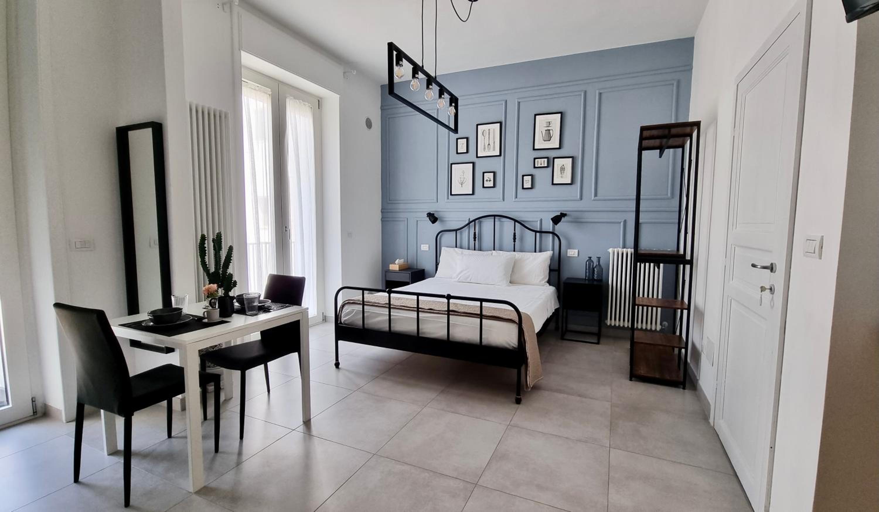Queen Room with Balcony - Photo 1