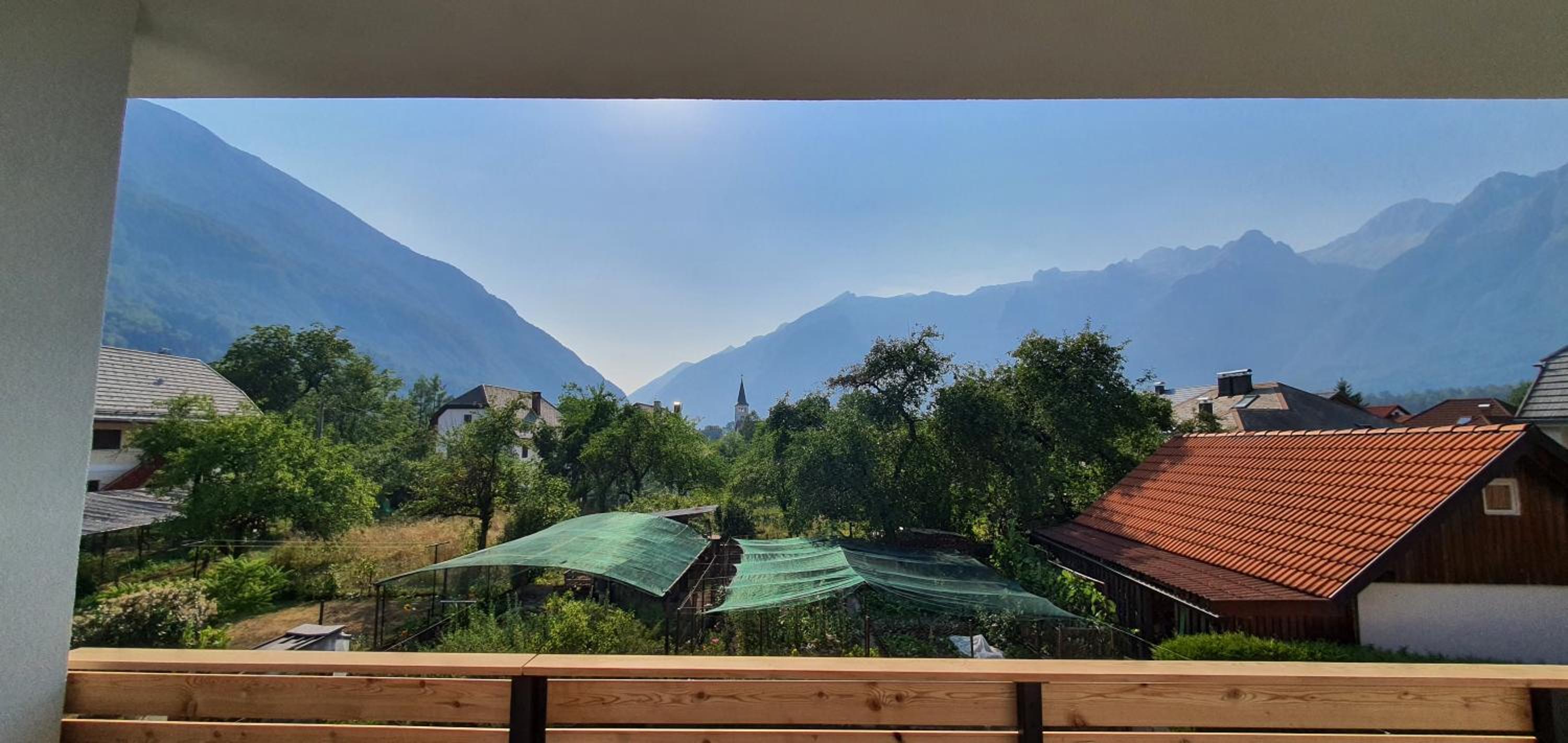 Two-Bedroom Apartment with Mountain View photo 2