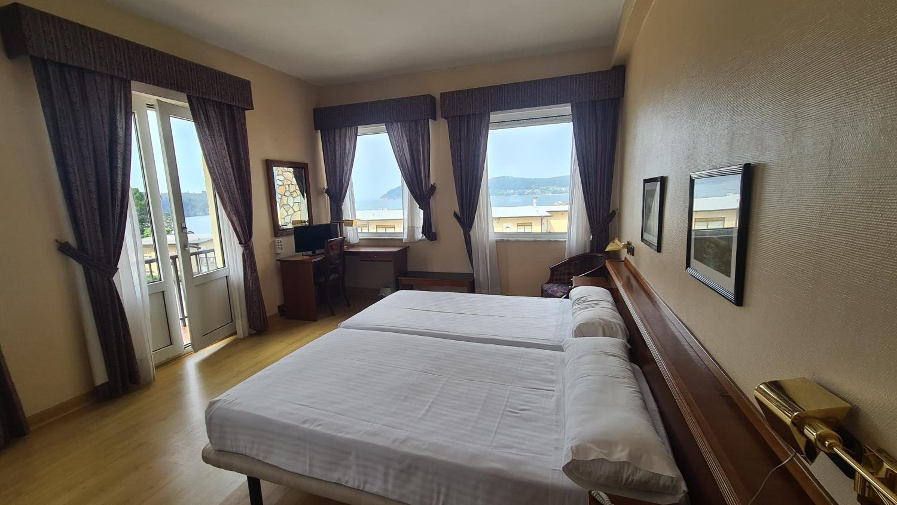 Twin Room - Photo 1