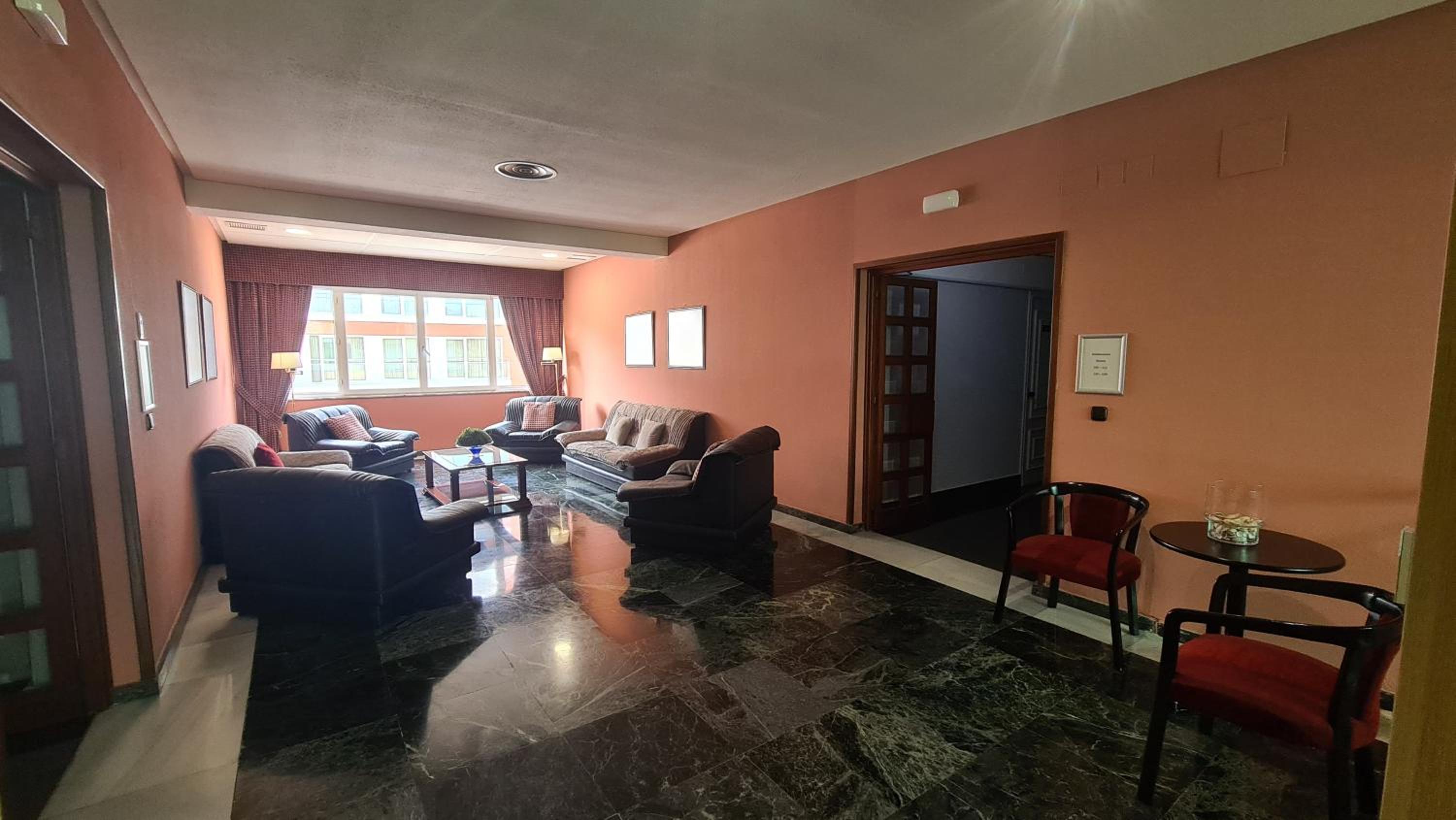 Twin Room - Photo 3