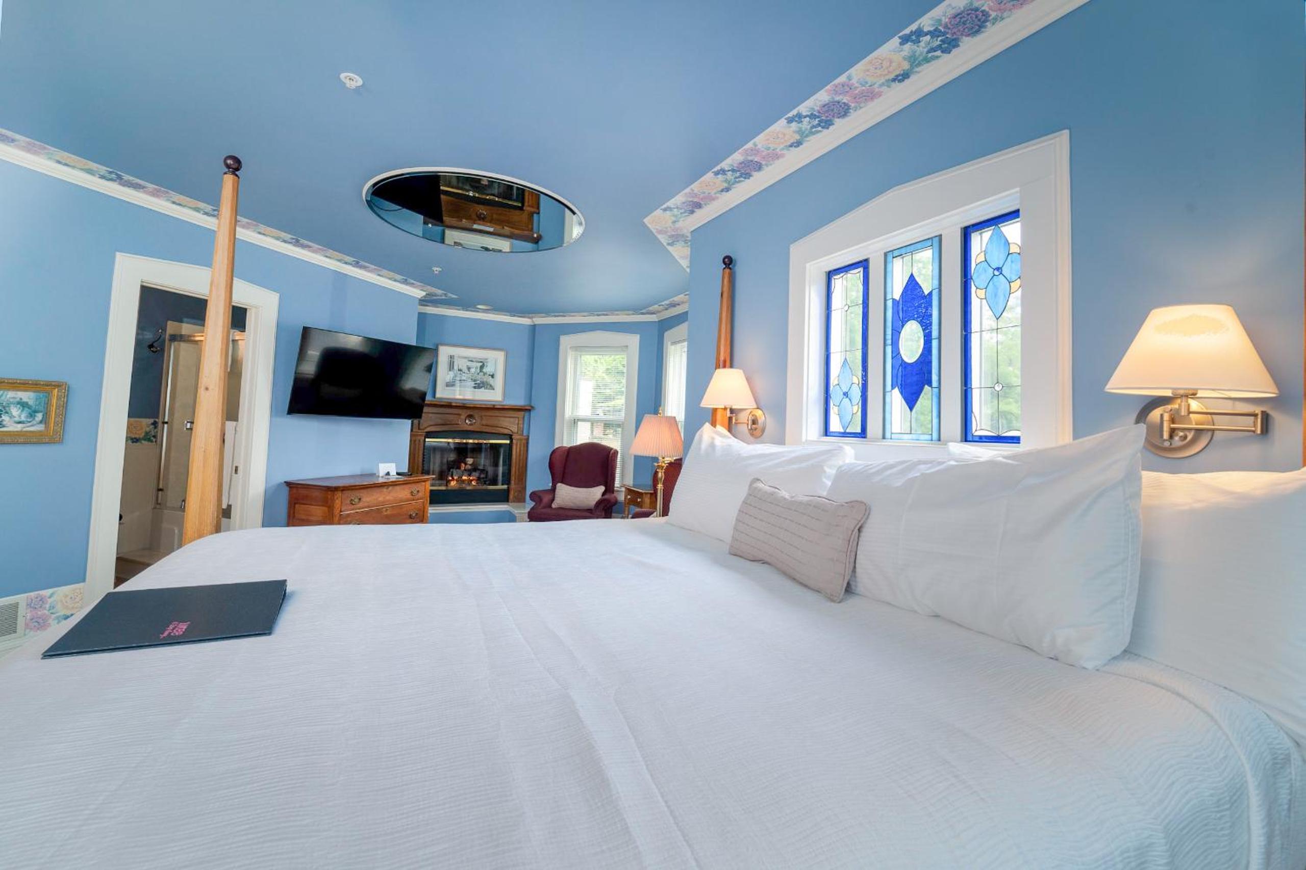 Deluxe King Suite