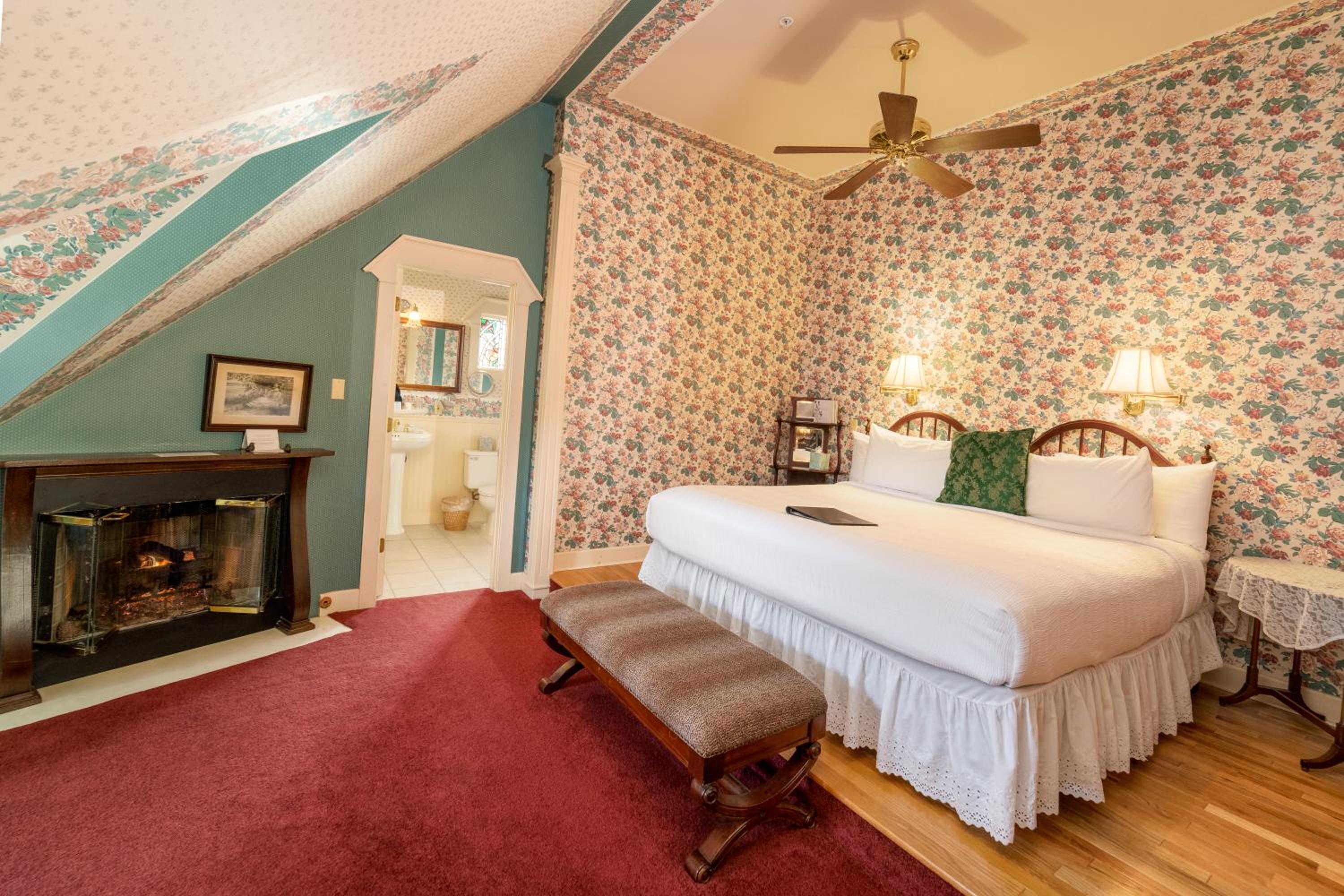 Deluxe King Suite