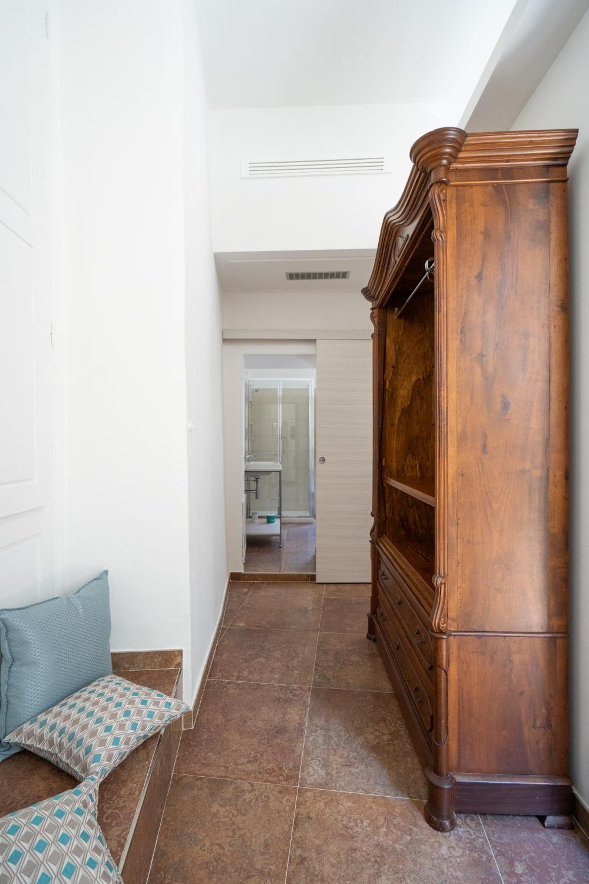 Studio Apartment photo 2