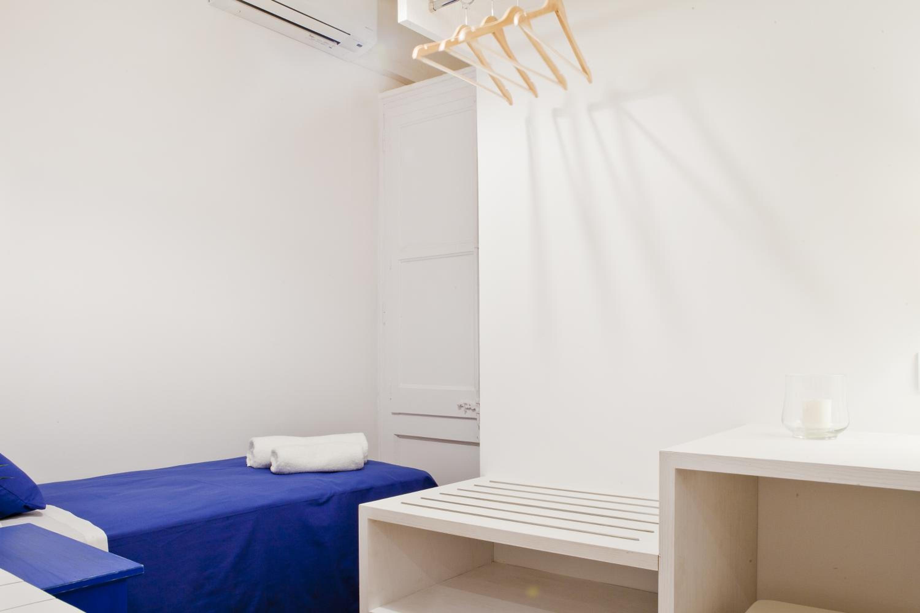 Habitación individual con baño compartido