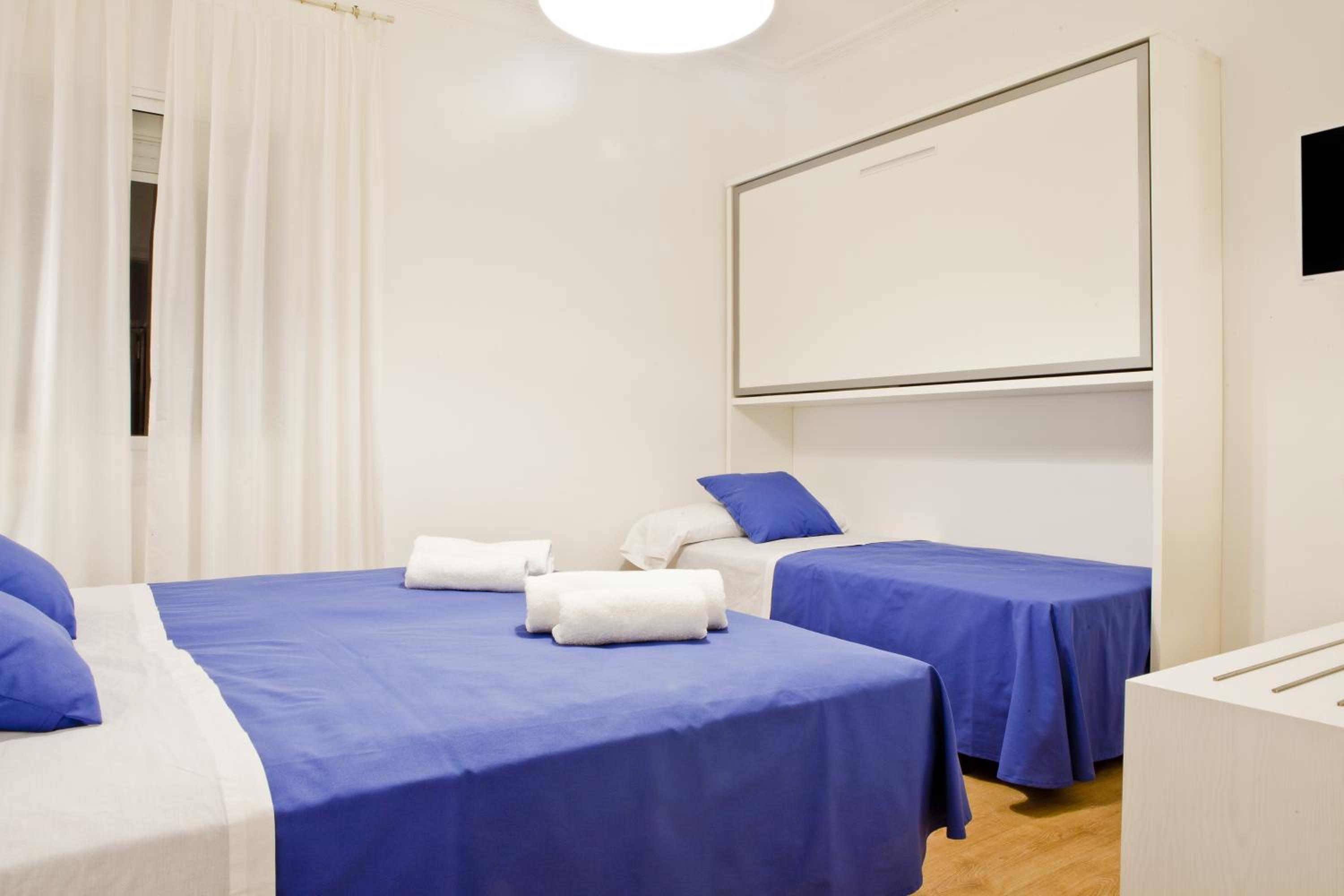 Quadruple Room with Shared Bathroom photo 2