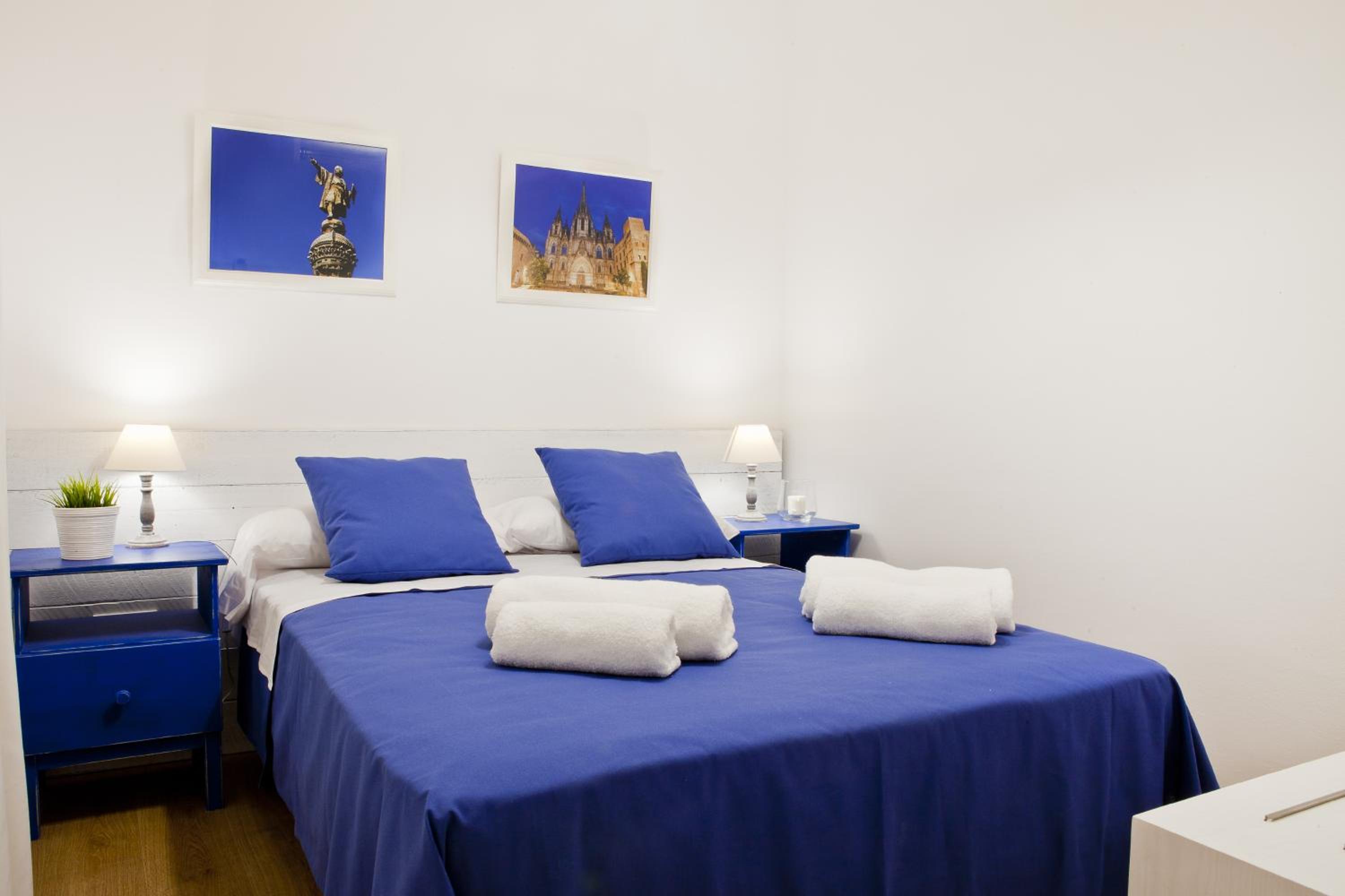 Double Room with Shared Bathroom photo 2