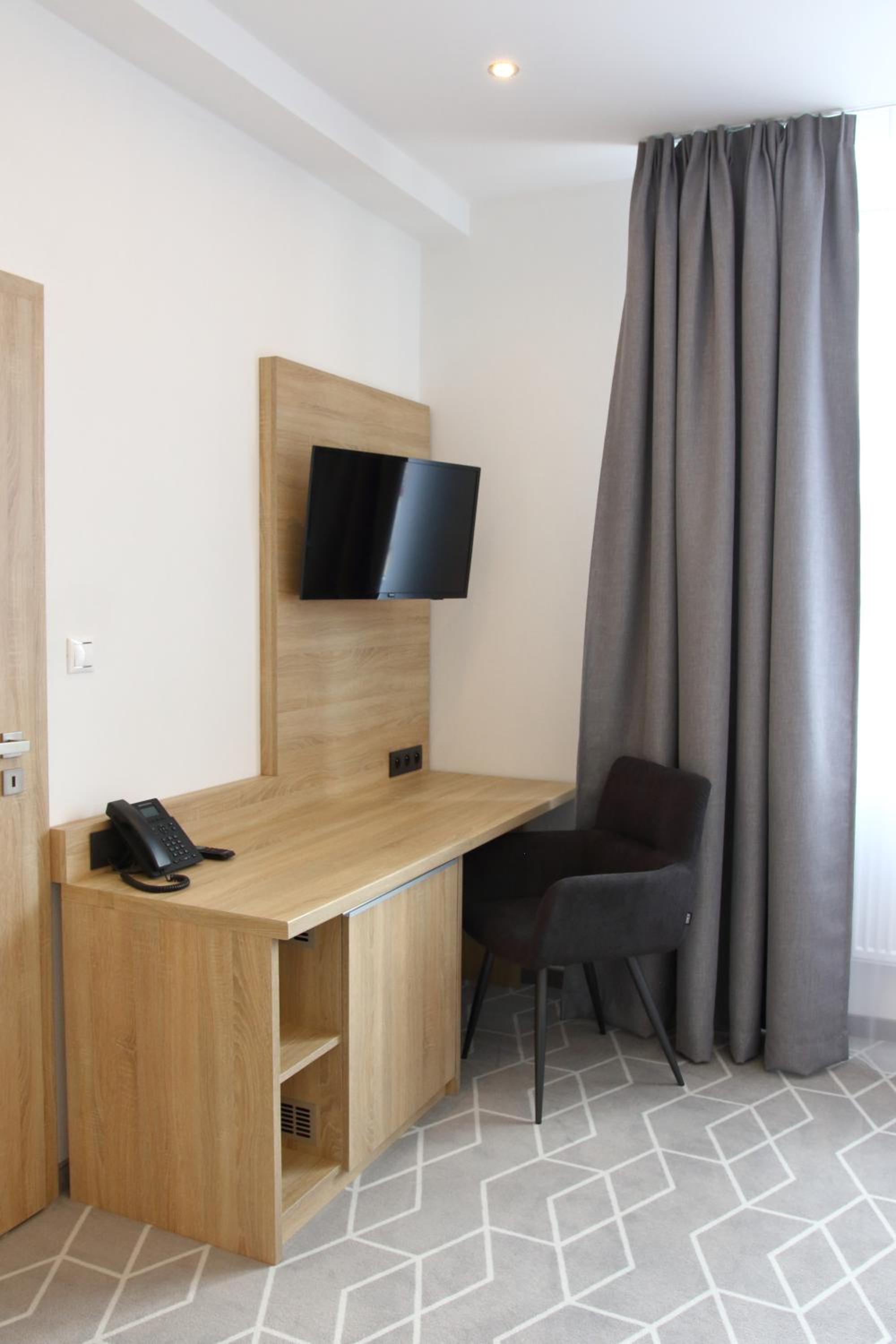 Deluxe Double or Twin Room - Photo 4
