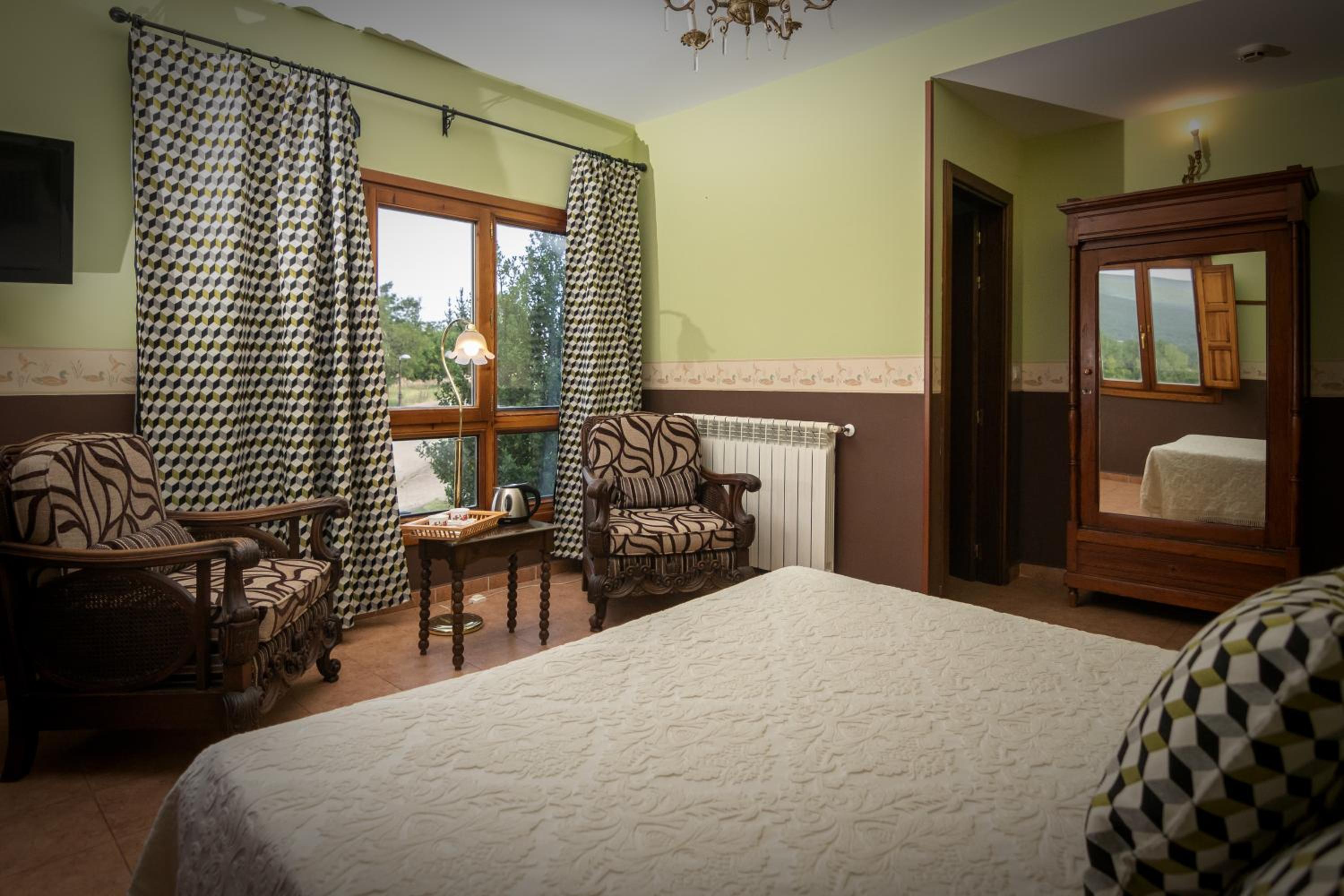 Double Room with Mountain View - Photo 12