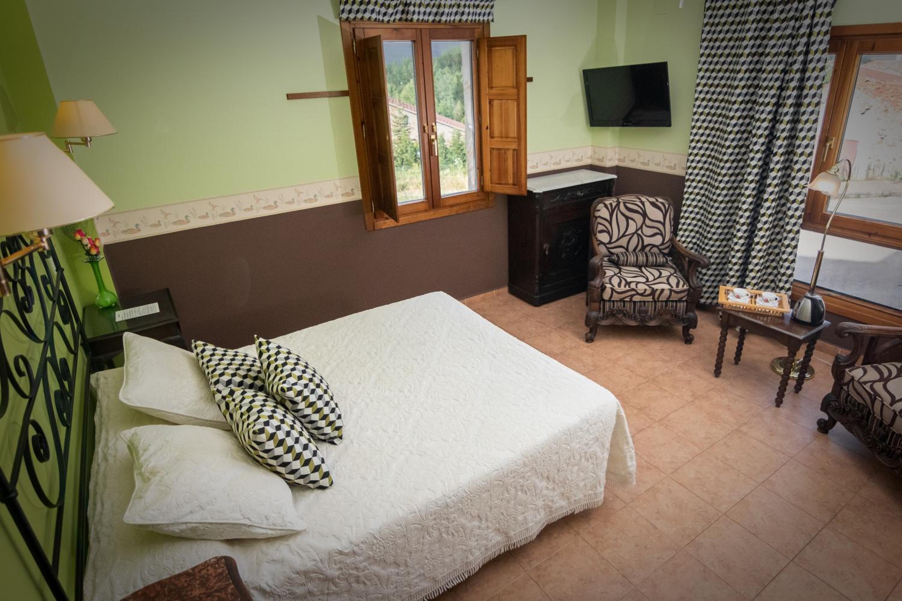 Double Room with Mountain View - Photo 13