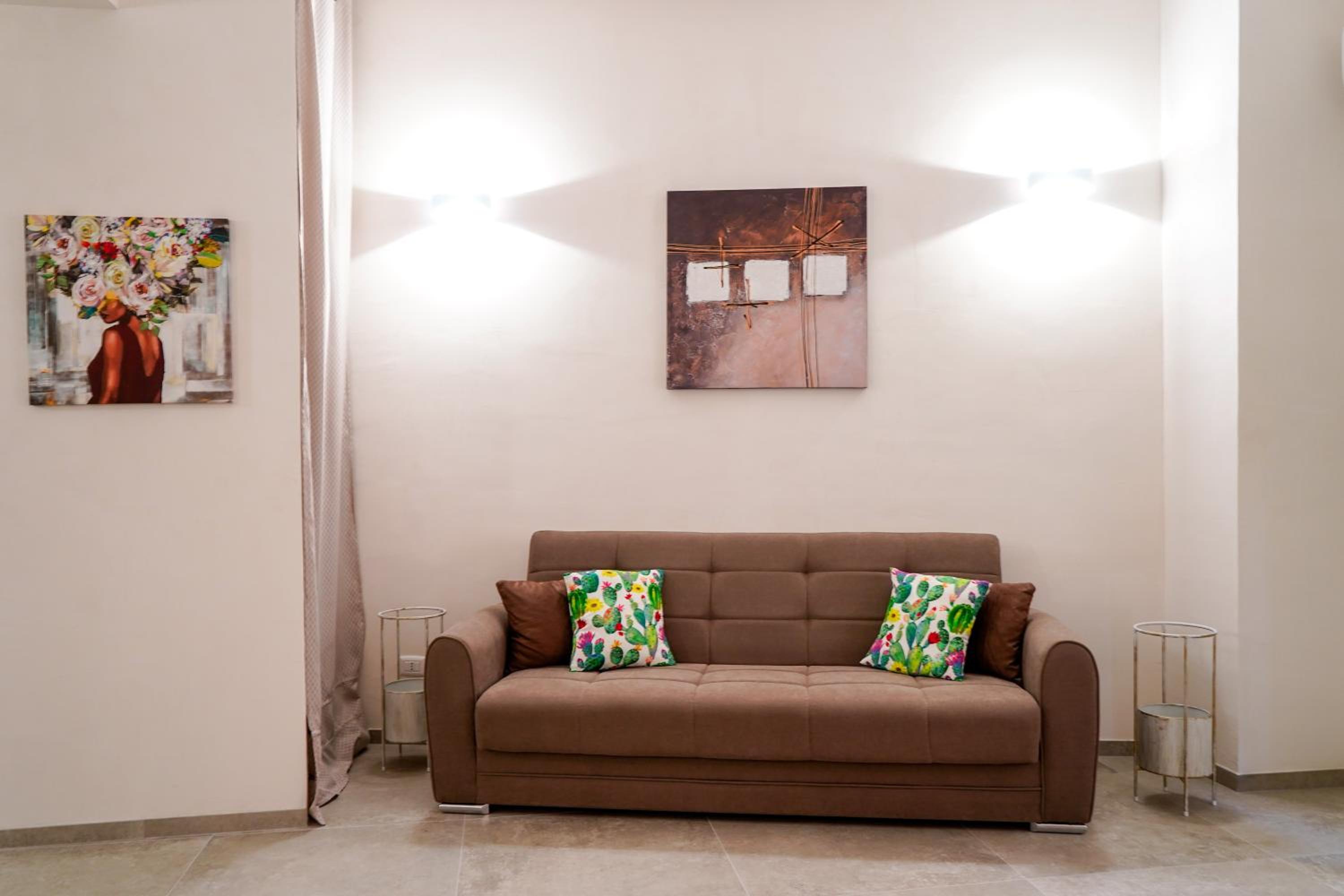 One-Bedroom Apartment photo 1