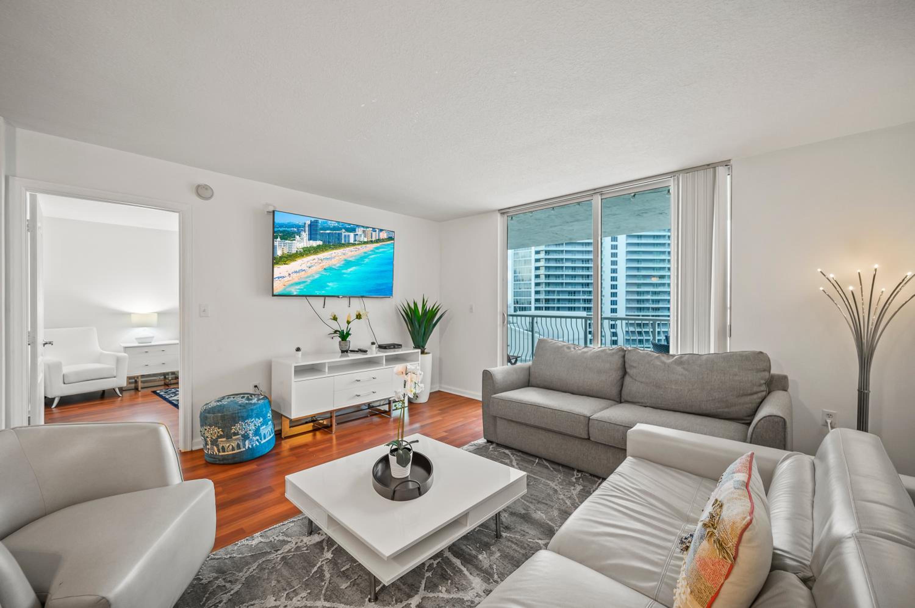 Apartment with Balcony photo 1