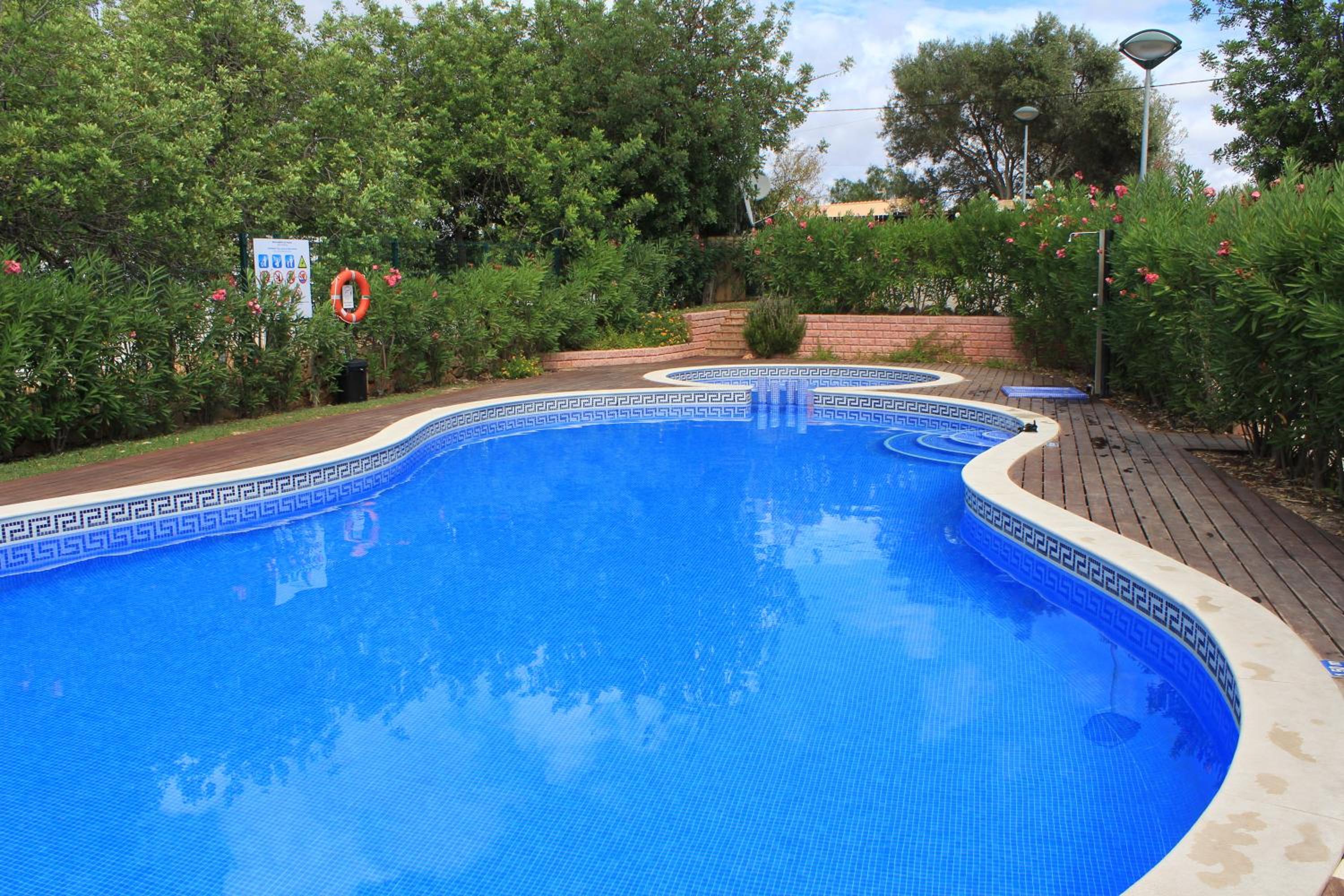 Five-Bedroom House photo 2