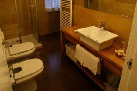 Twin Room - Photo 4