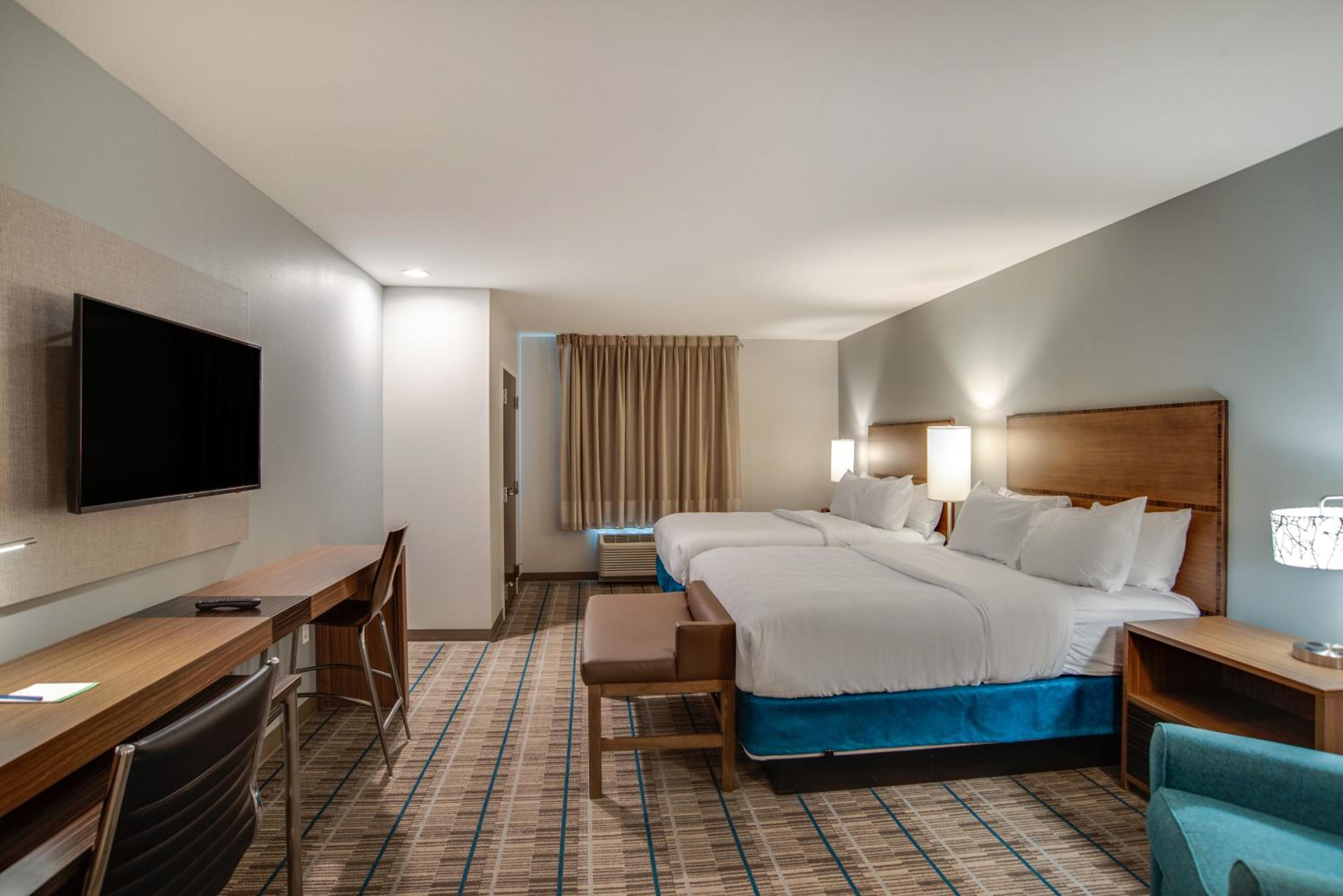 Queen Suite with Two Queen Beds - Non Smoking - Photo 1