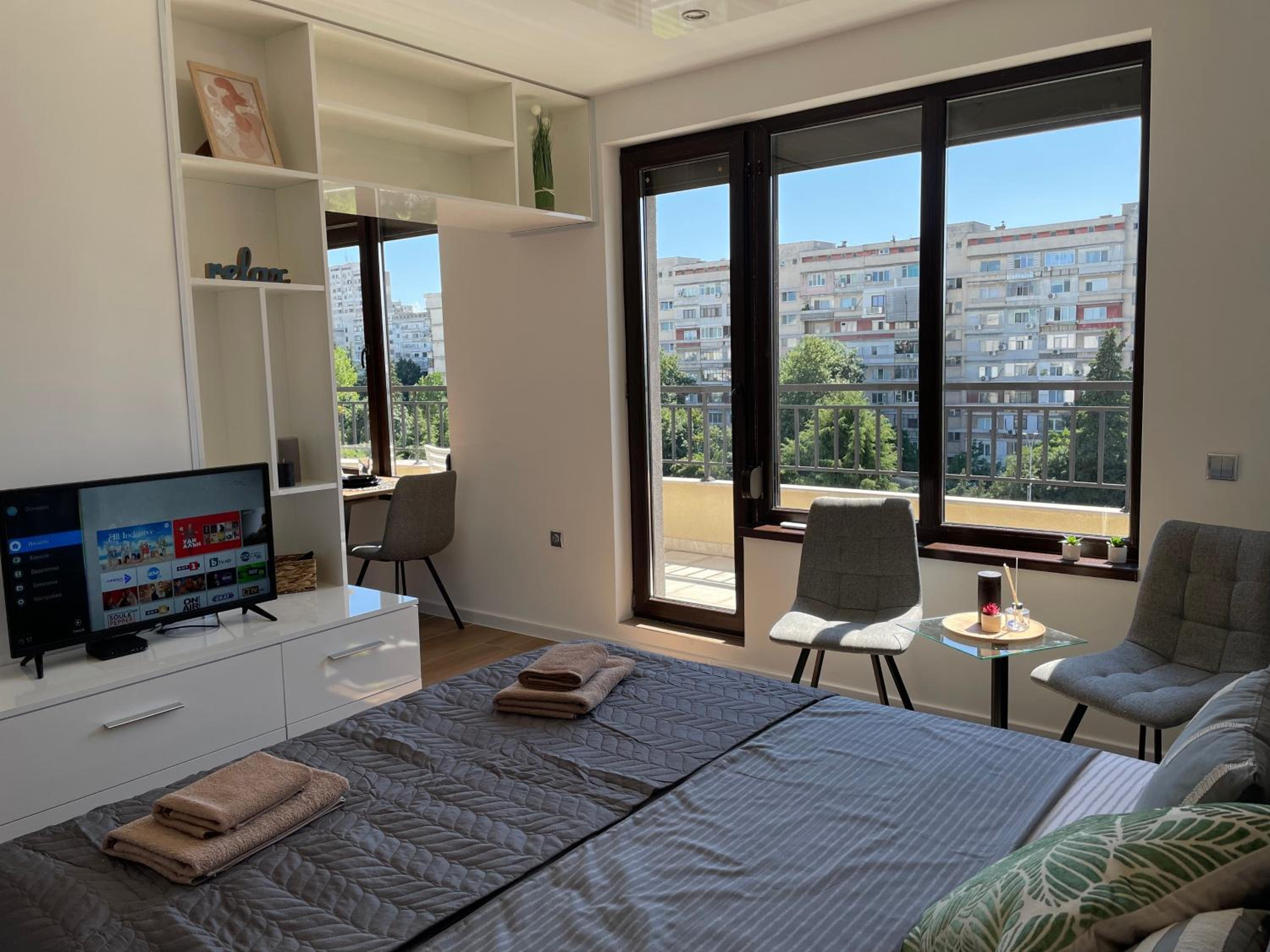 One-Bedroom Apartment photo 2
