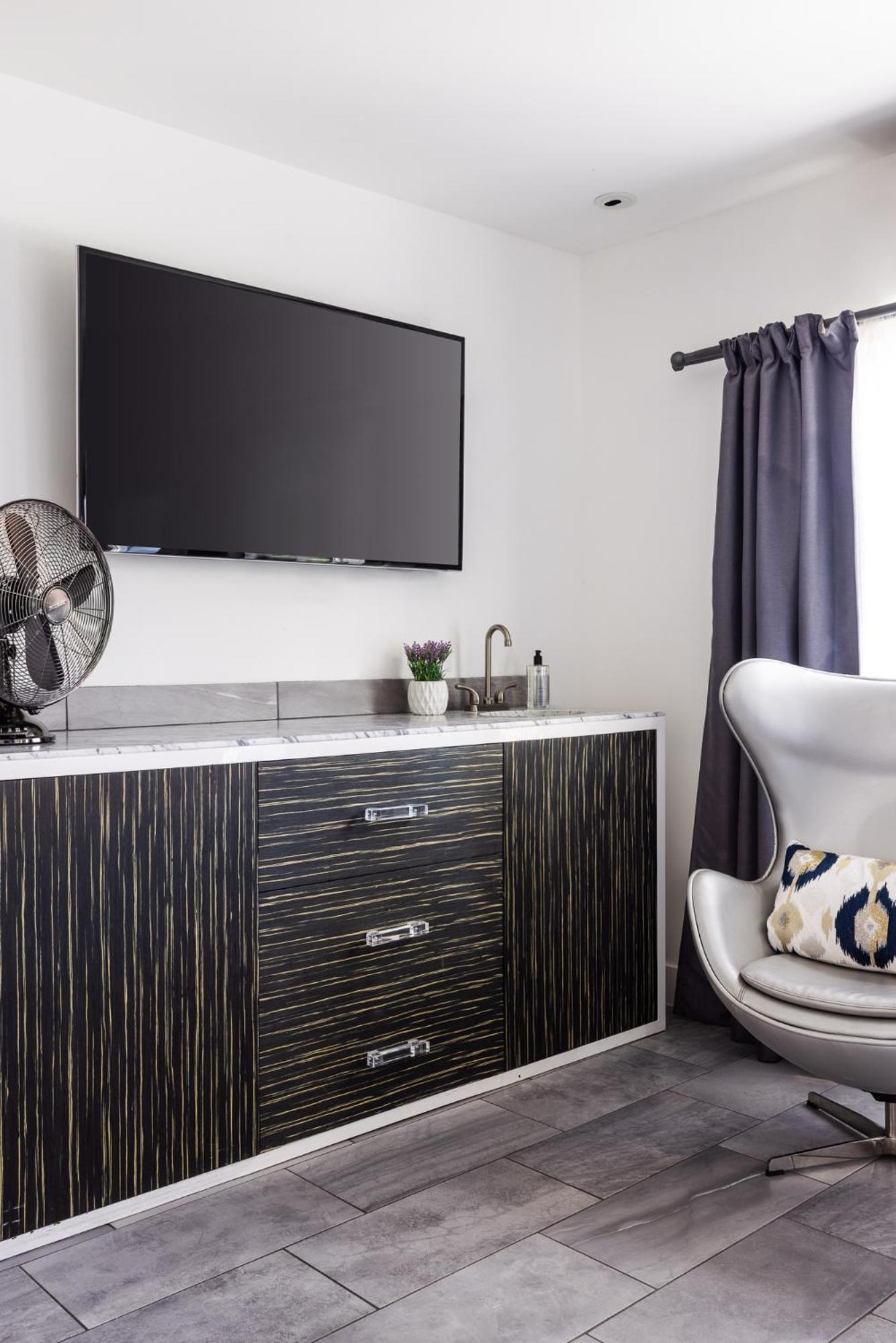 One-Bedroom Suite - Photo 6