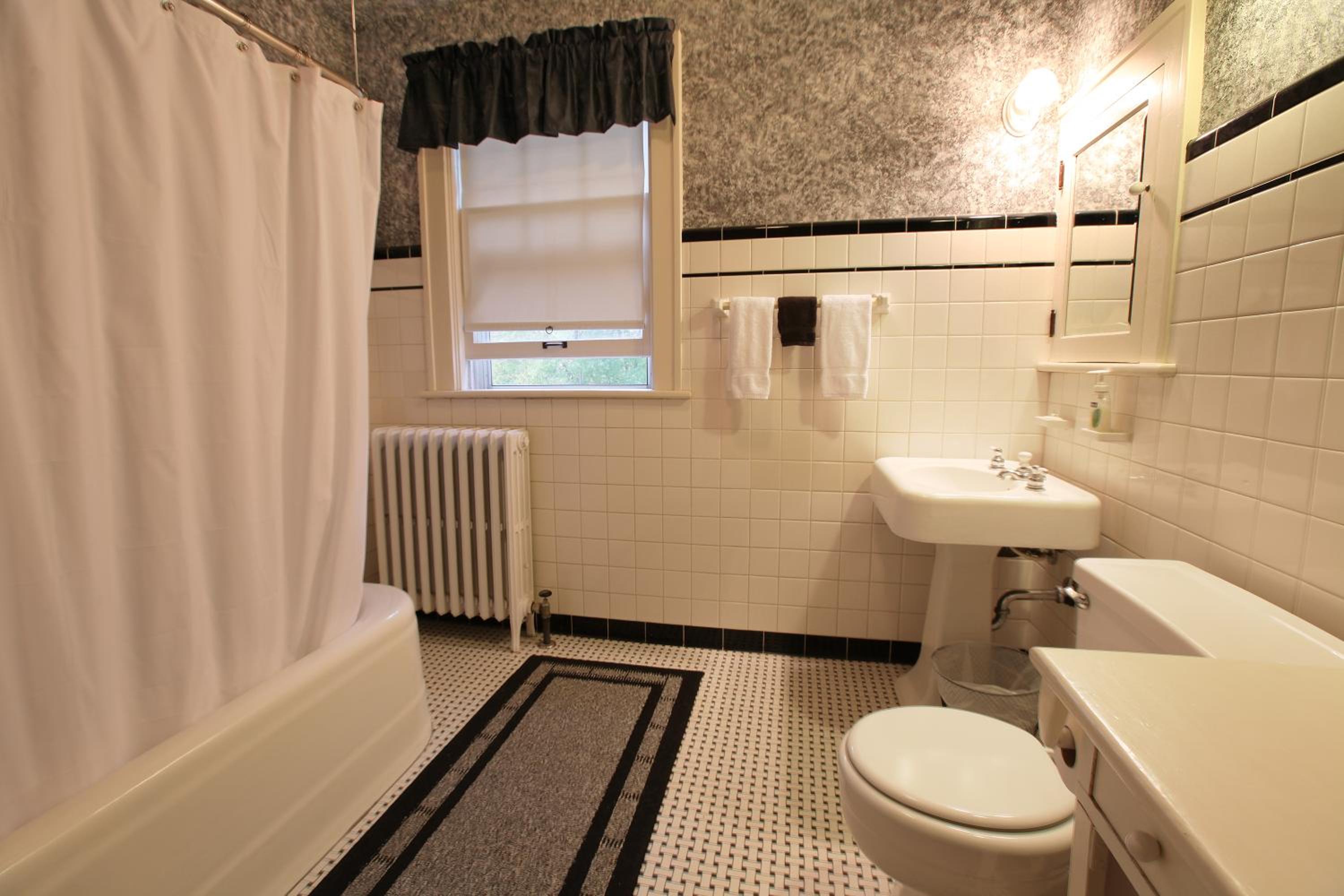 Queen Room photo 3