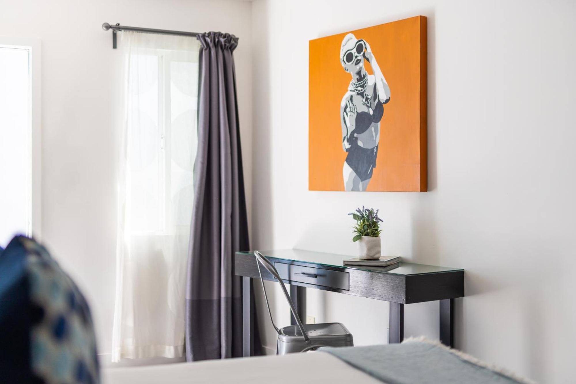 Standard King Room - Photo 7