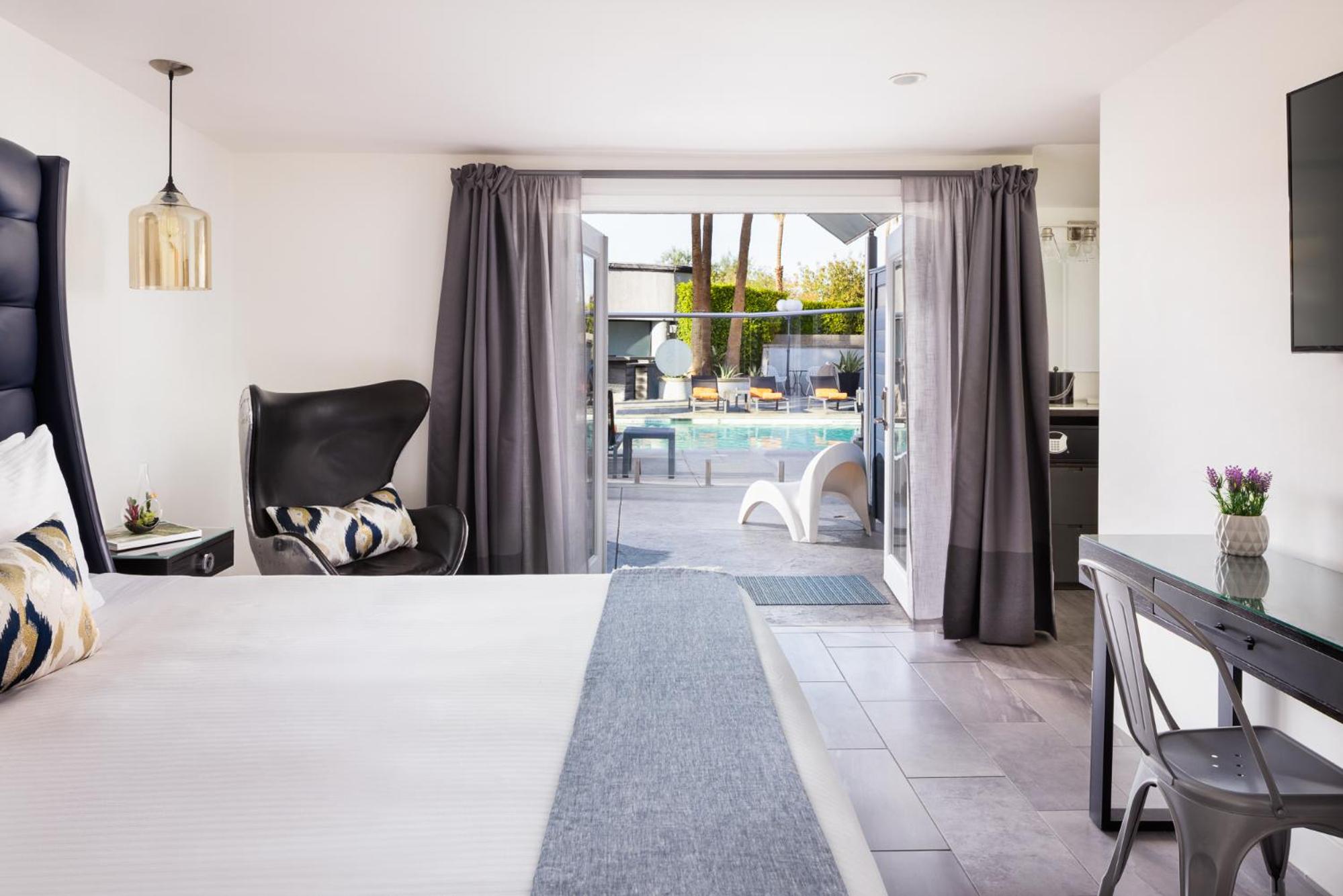 Deluxe King Room - Photo 1