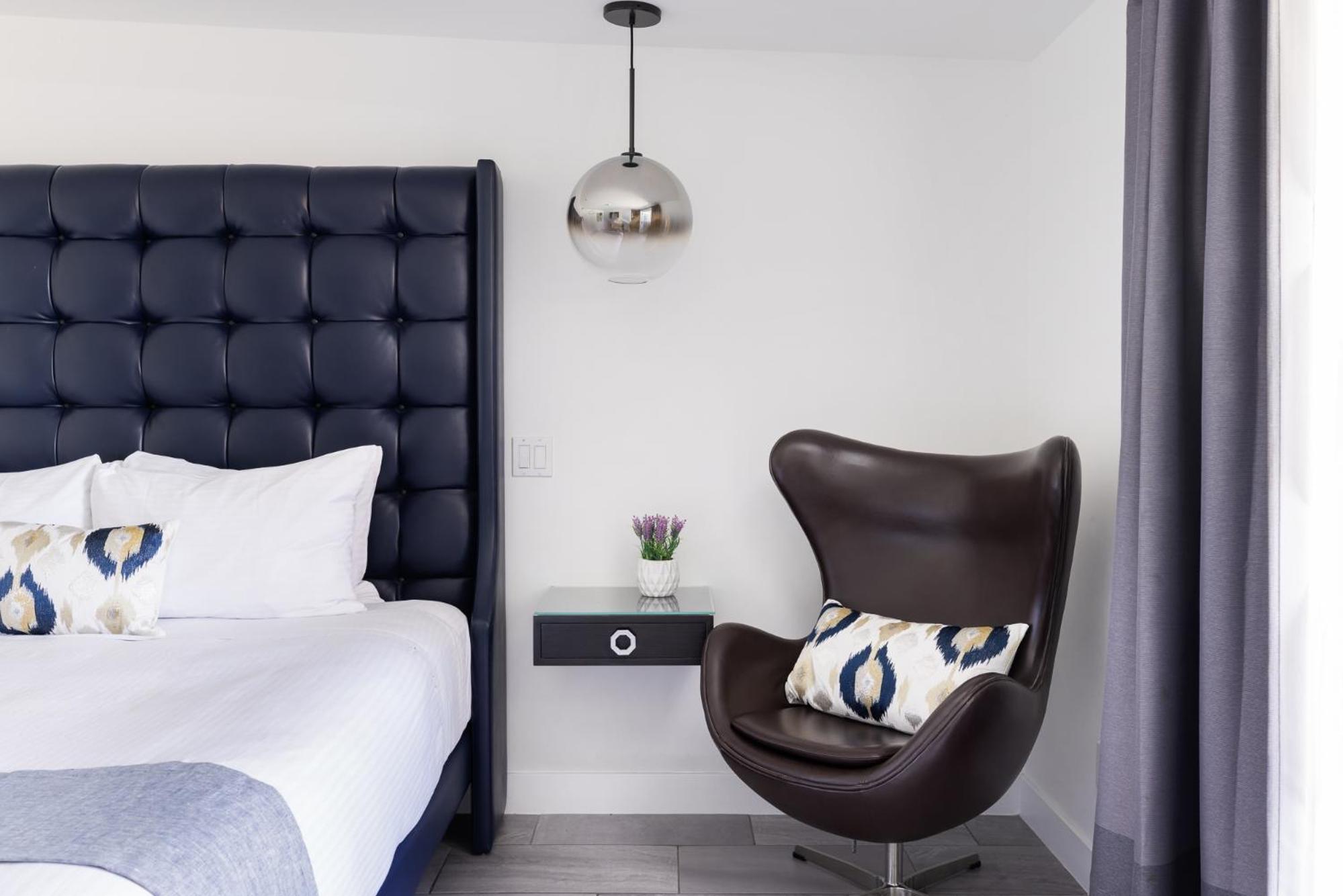 Deluxe King Room - Photo 5
