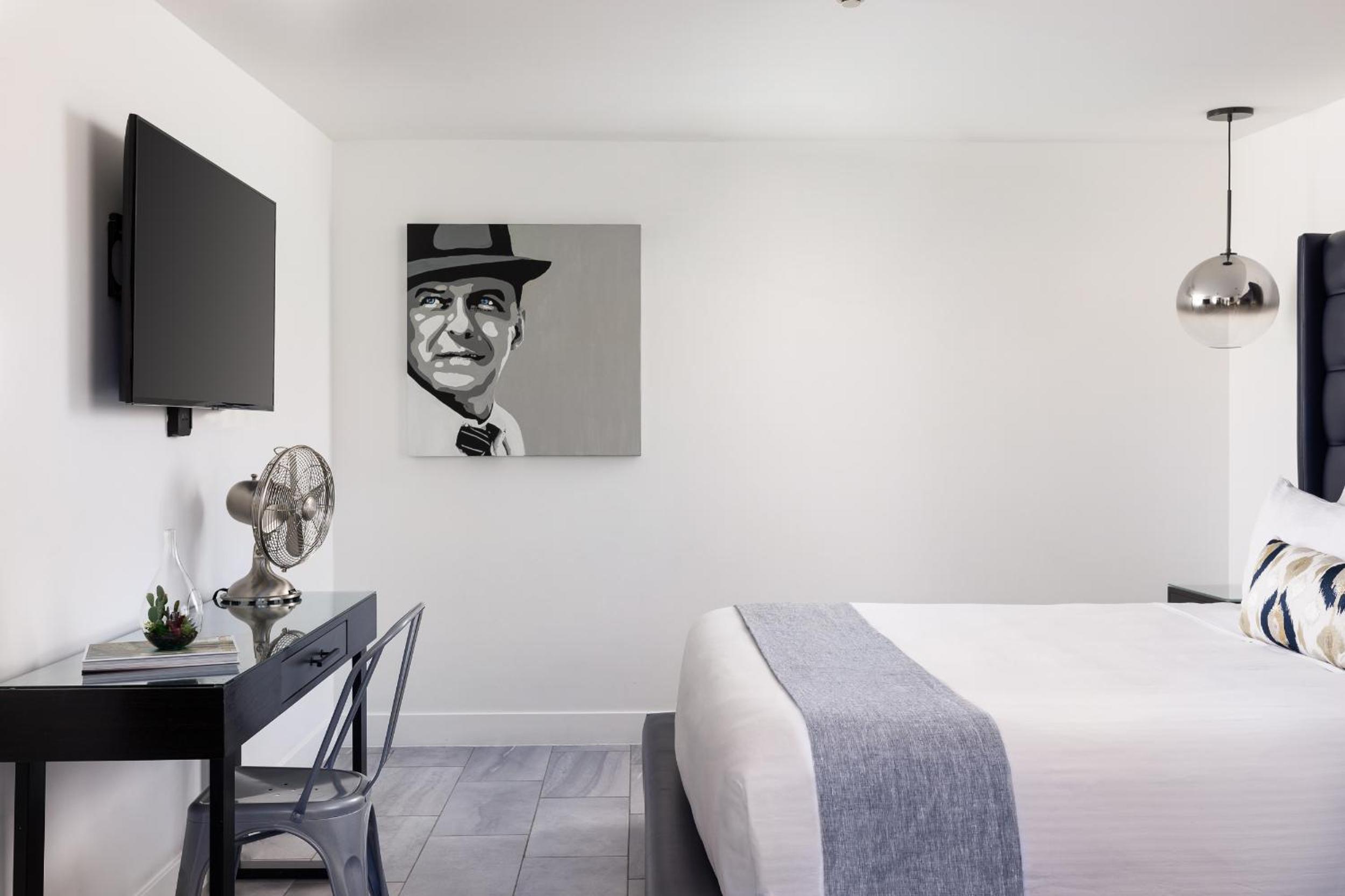 Deluxe King Room - Photo 6