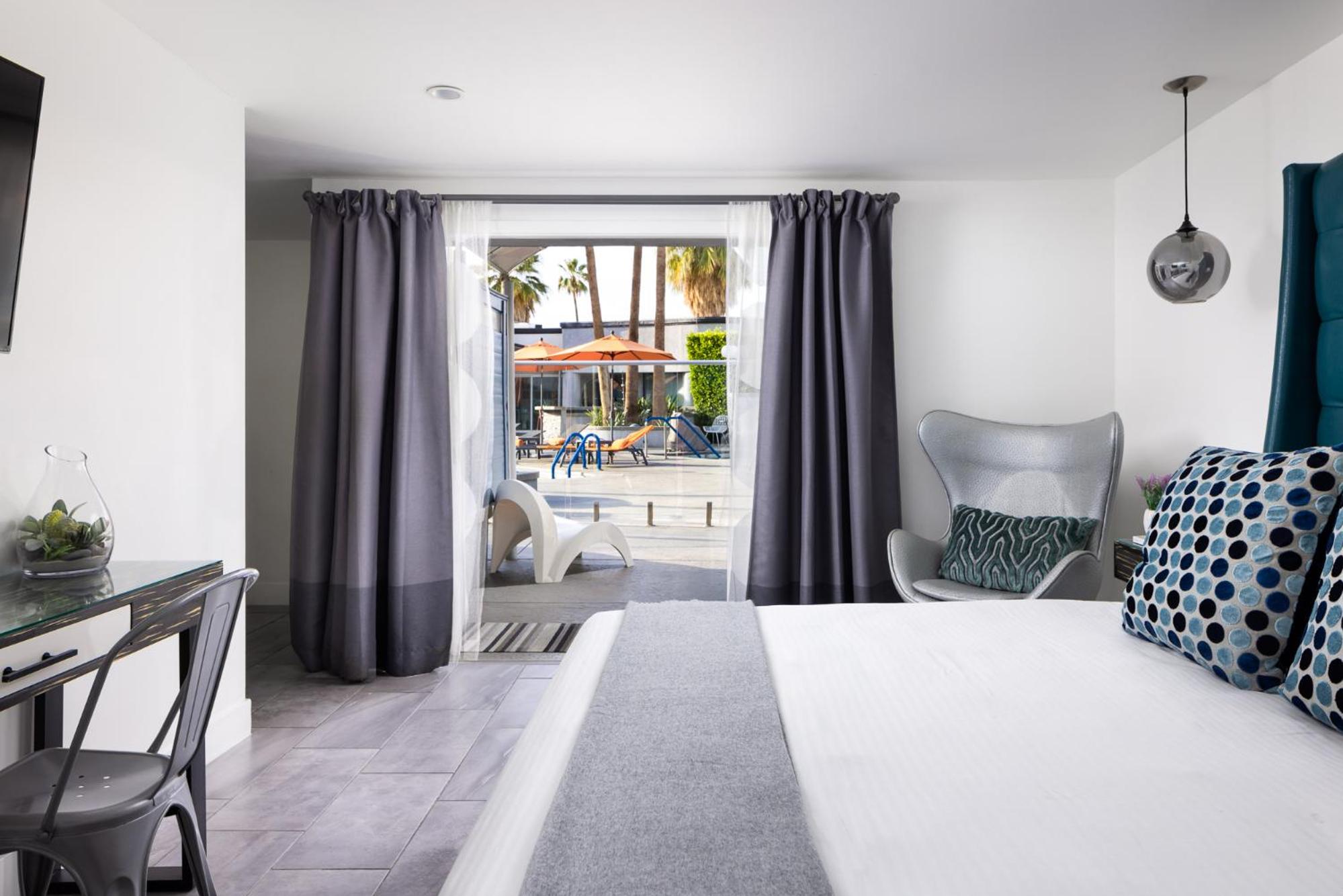 Deluxe King Room - Photo 3