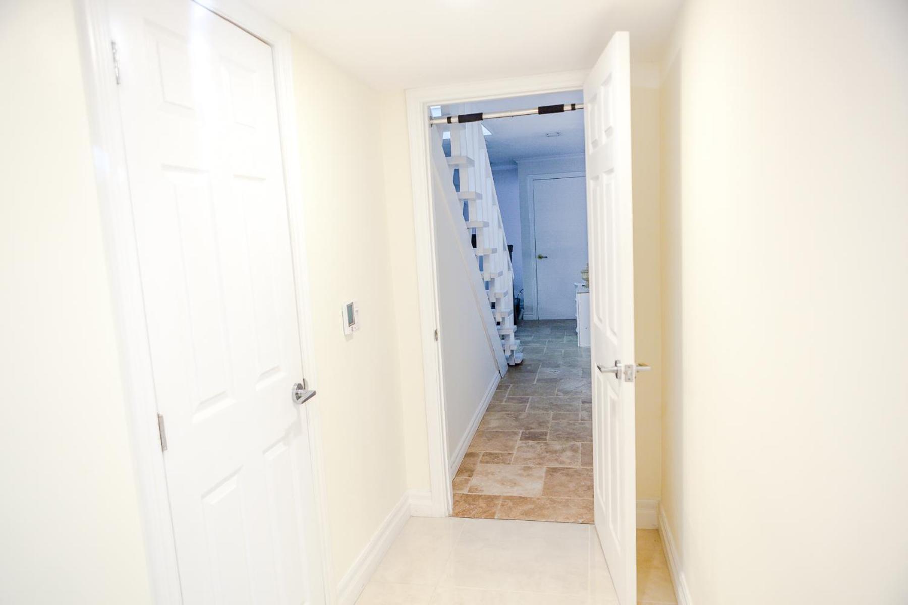 Deluxe Queen Suite - Photo 12