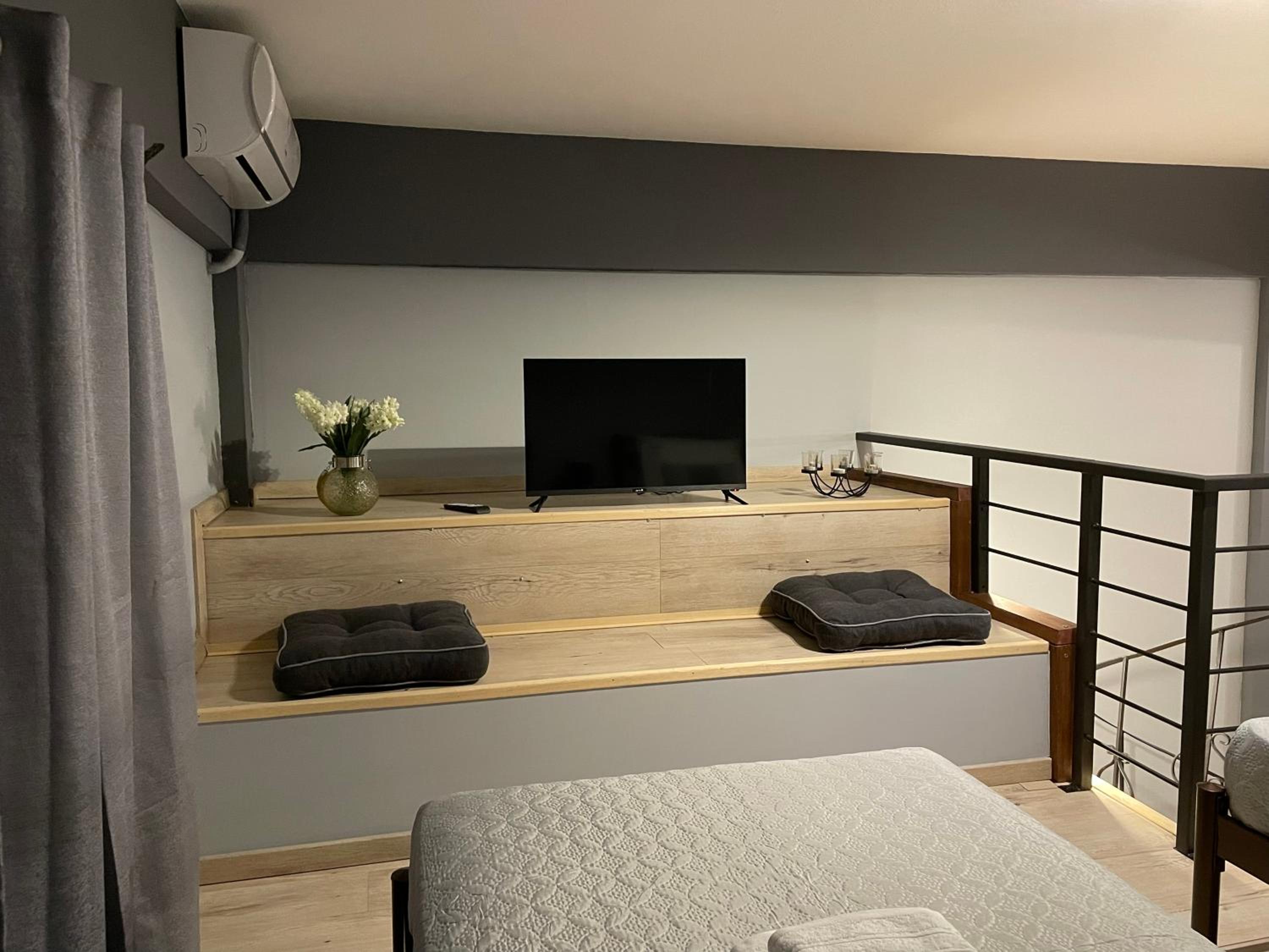 Two-Bedroom House - Photo 18